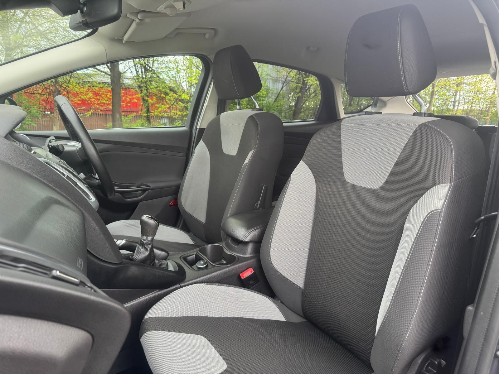 Ford Focus - Image 41