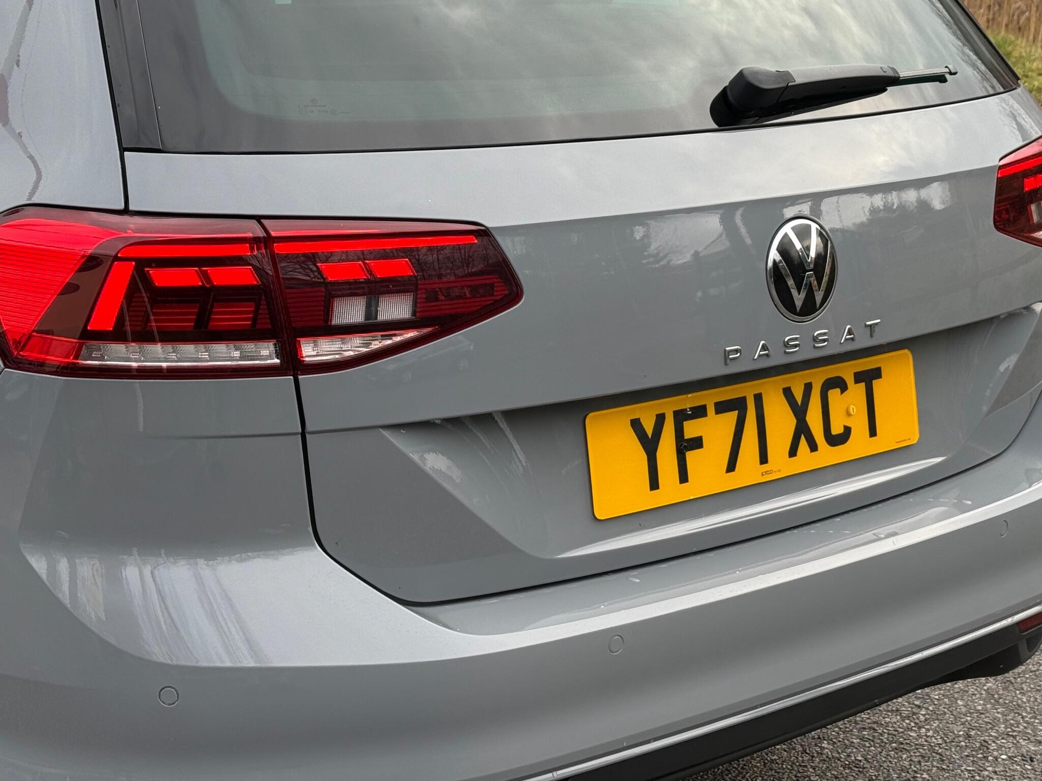 Volkswagen Passat - Image 18