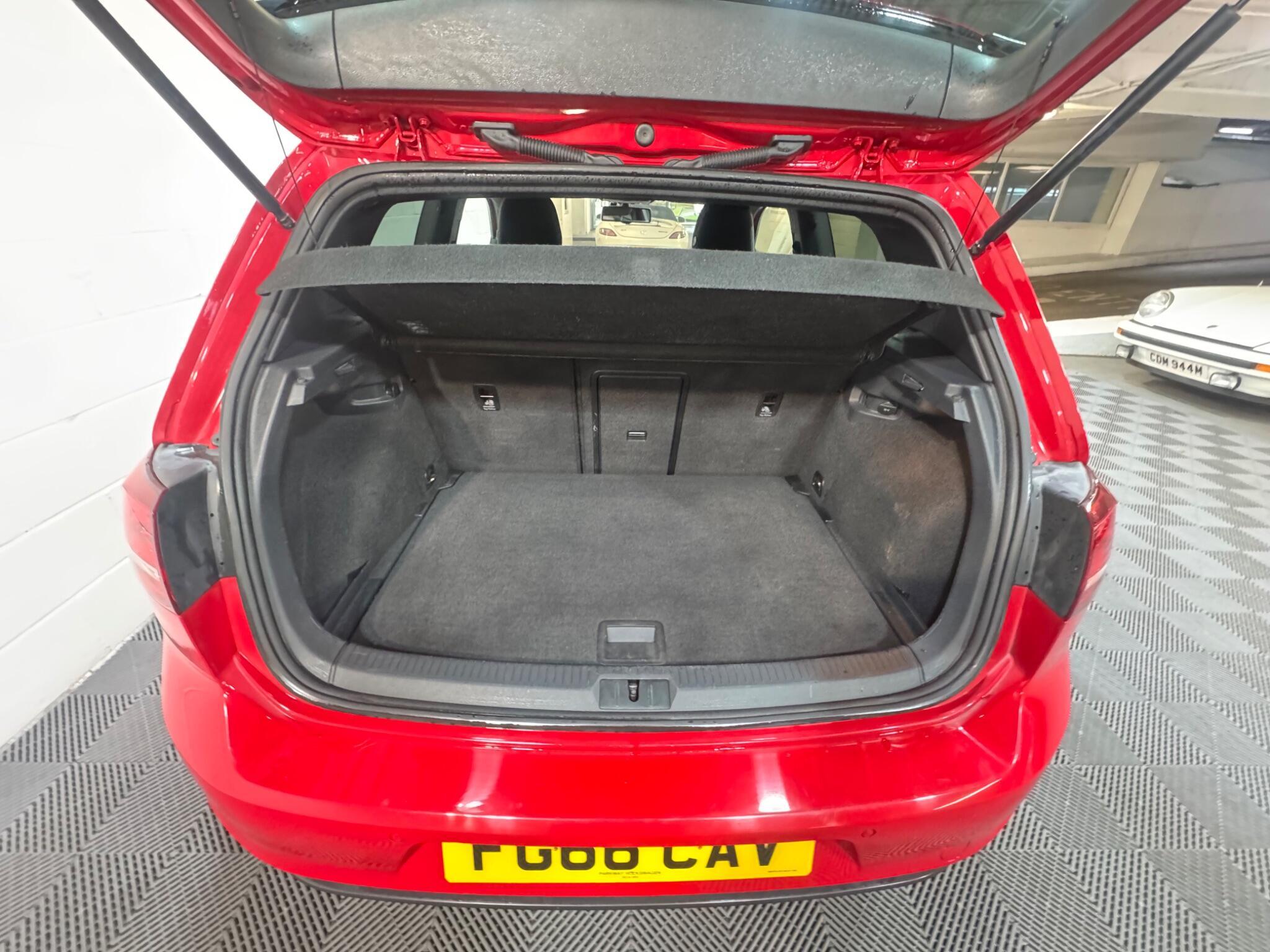 Volkswagen Golf - Image 13