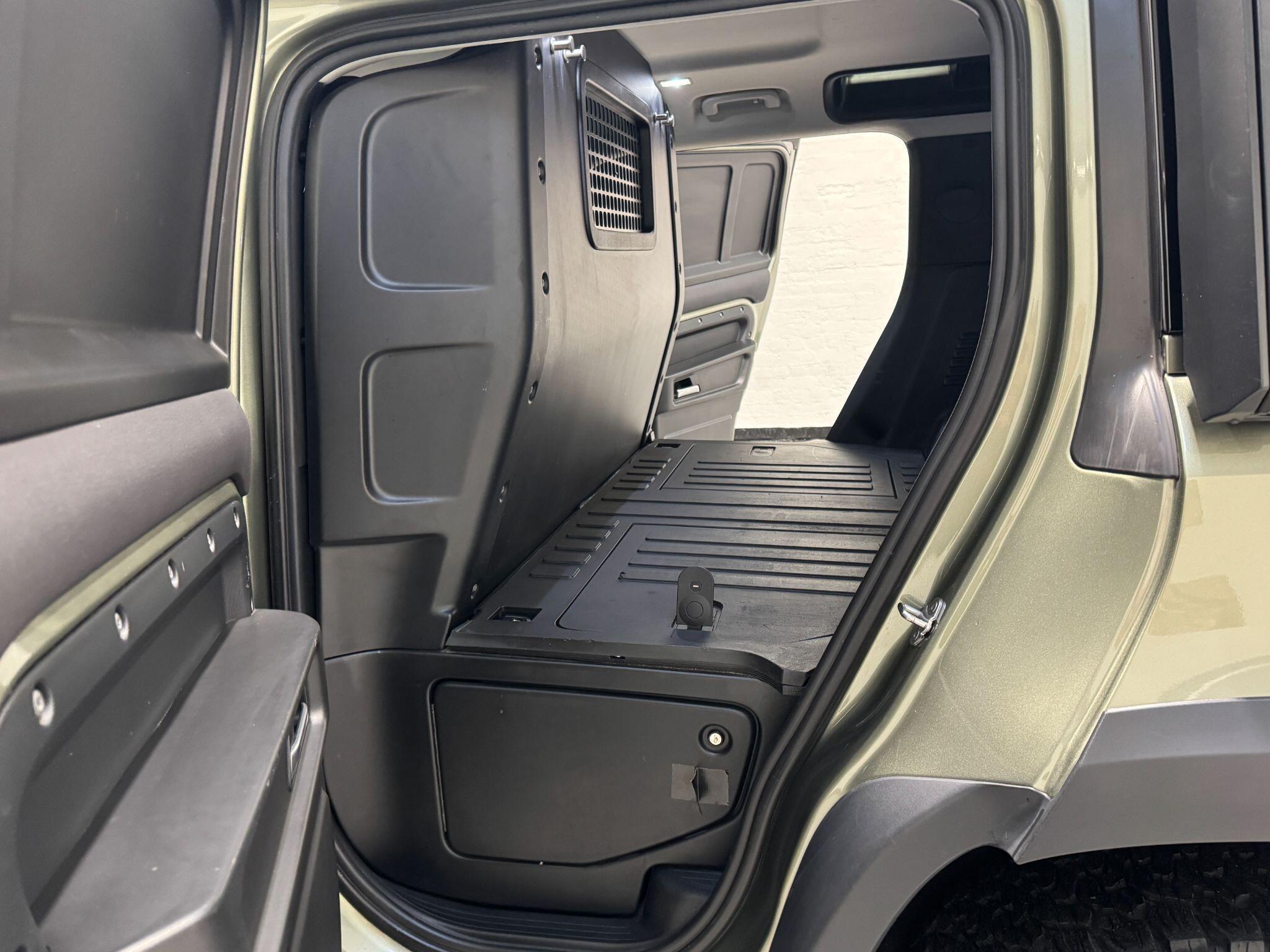 Land Rover Defender 110 - Image 43