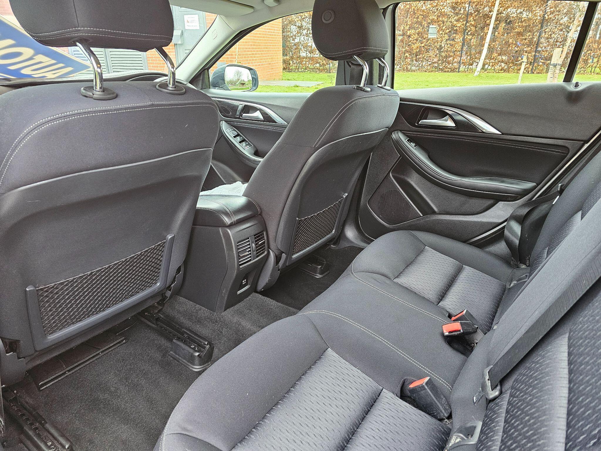 Infiniti Q30 - Image 40