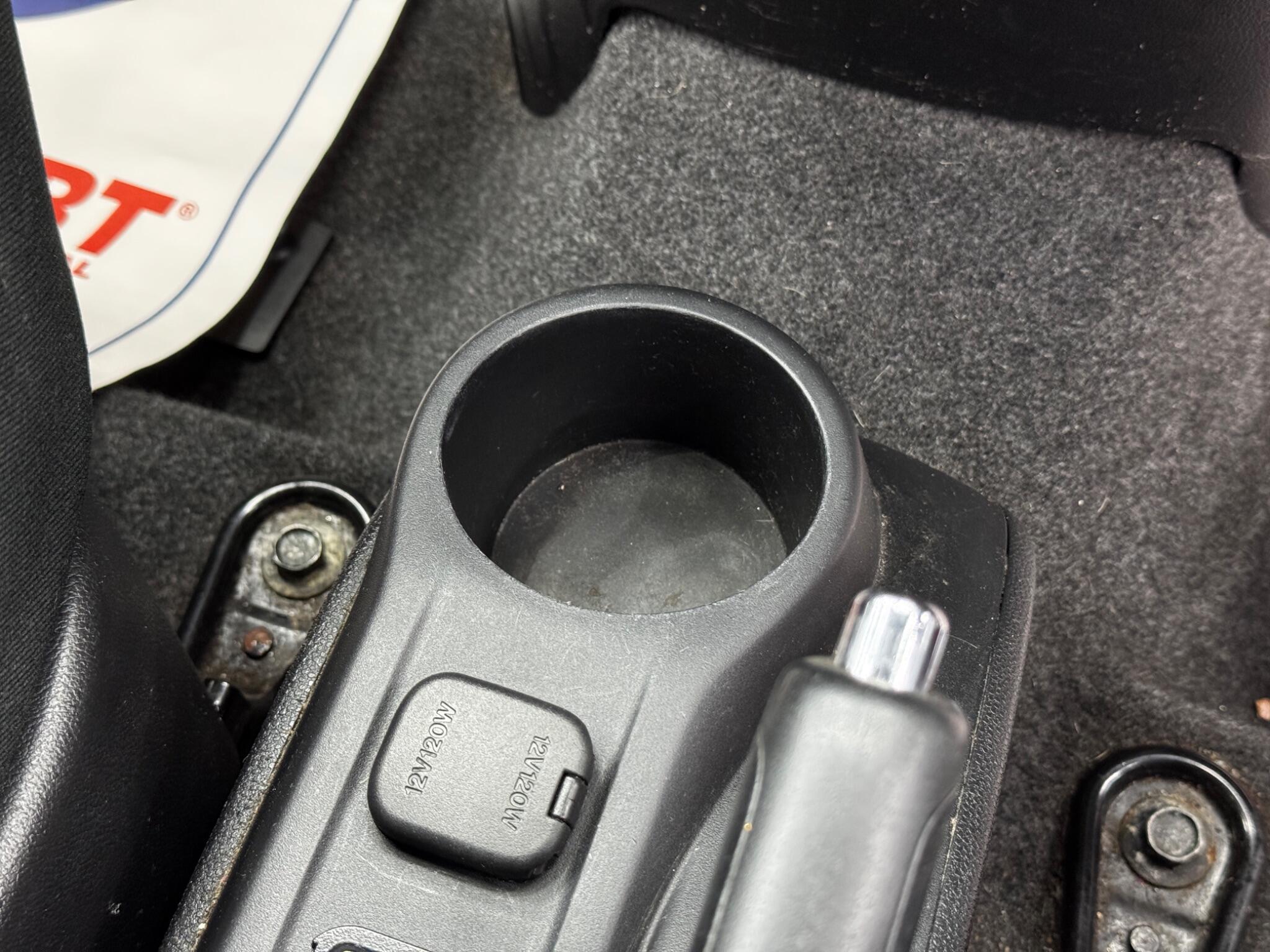 Mazda MAZDA2 - Image 22