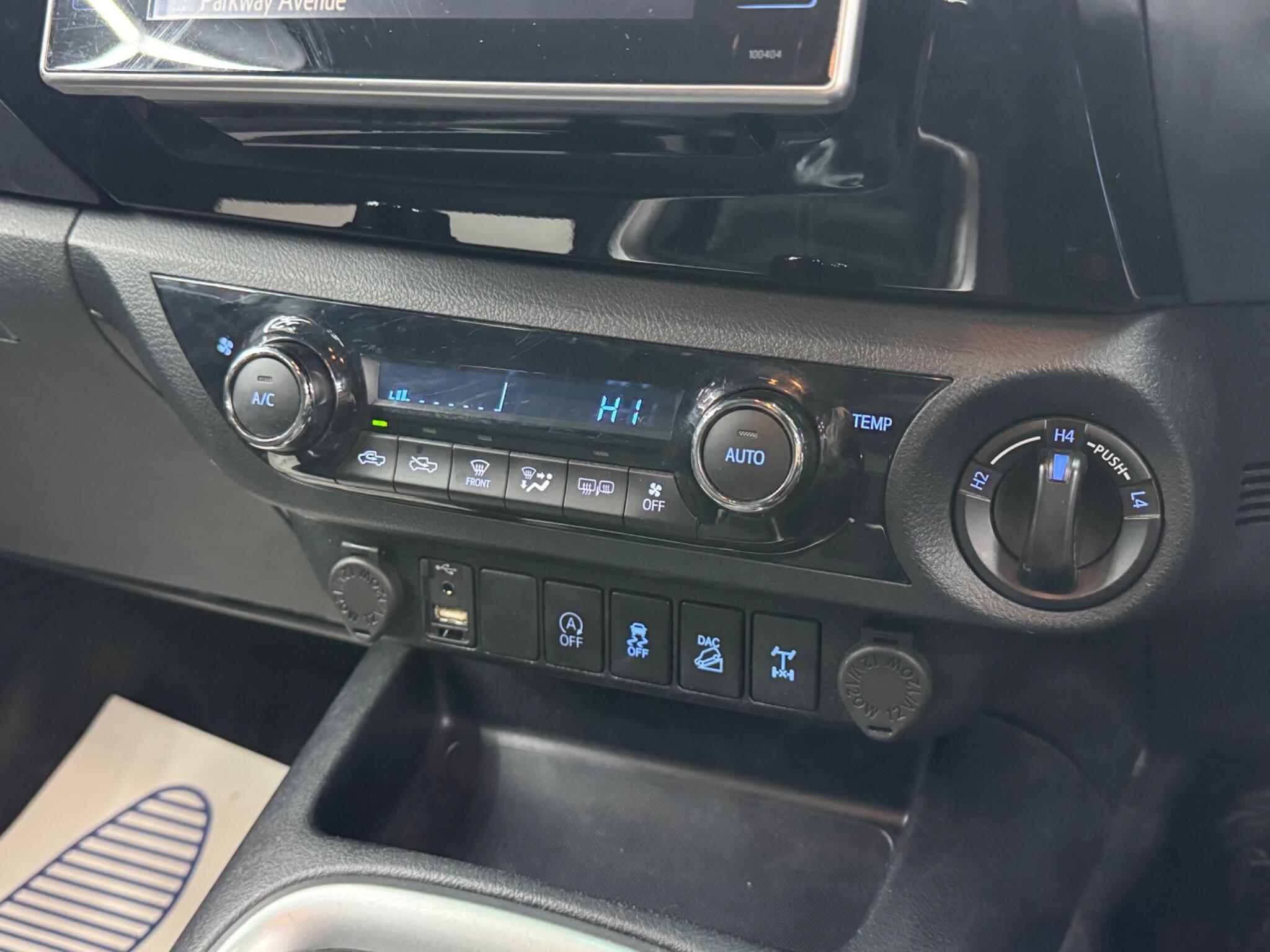 Toyota Hilux - Image 26