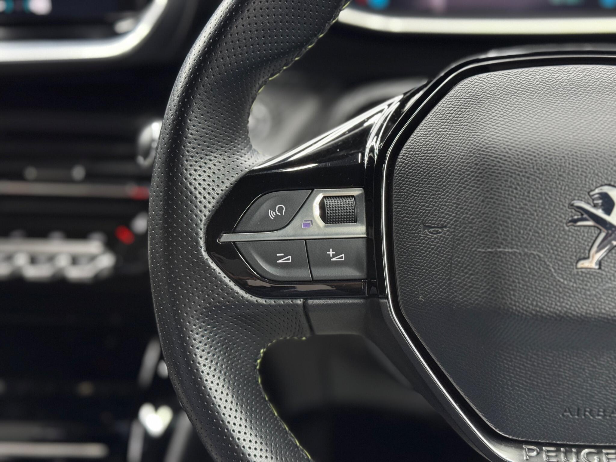 Peugeot E-208 - Image 20