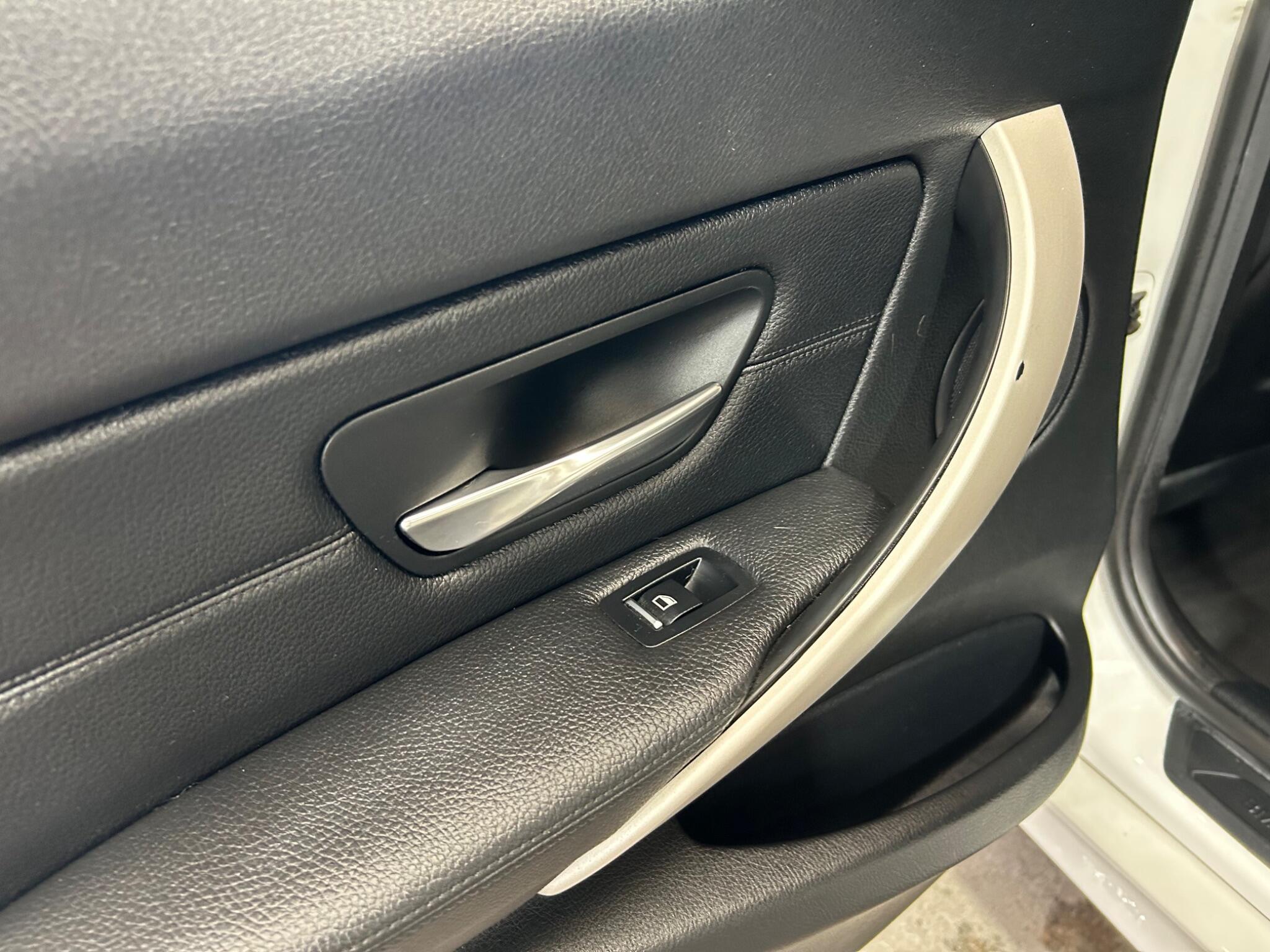 BMW 3 Series - Image 27