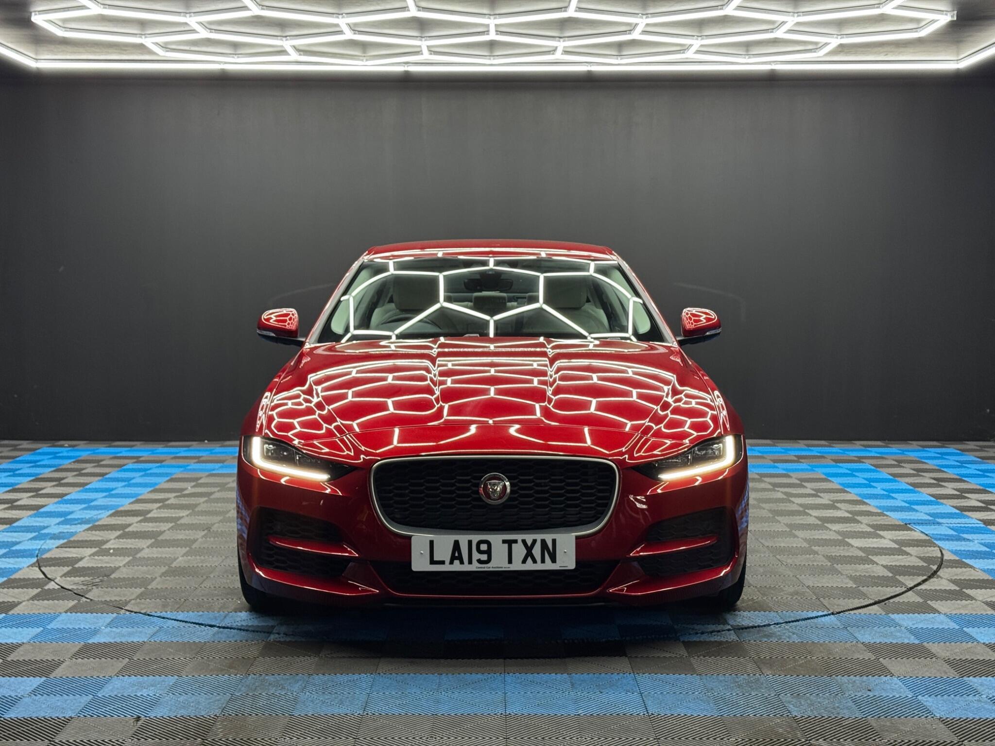 Jaguar XE - Image 2
