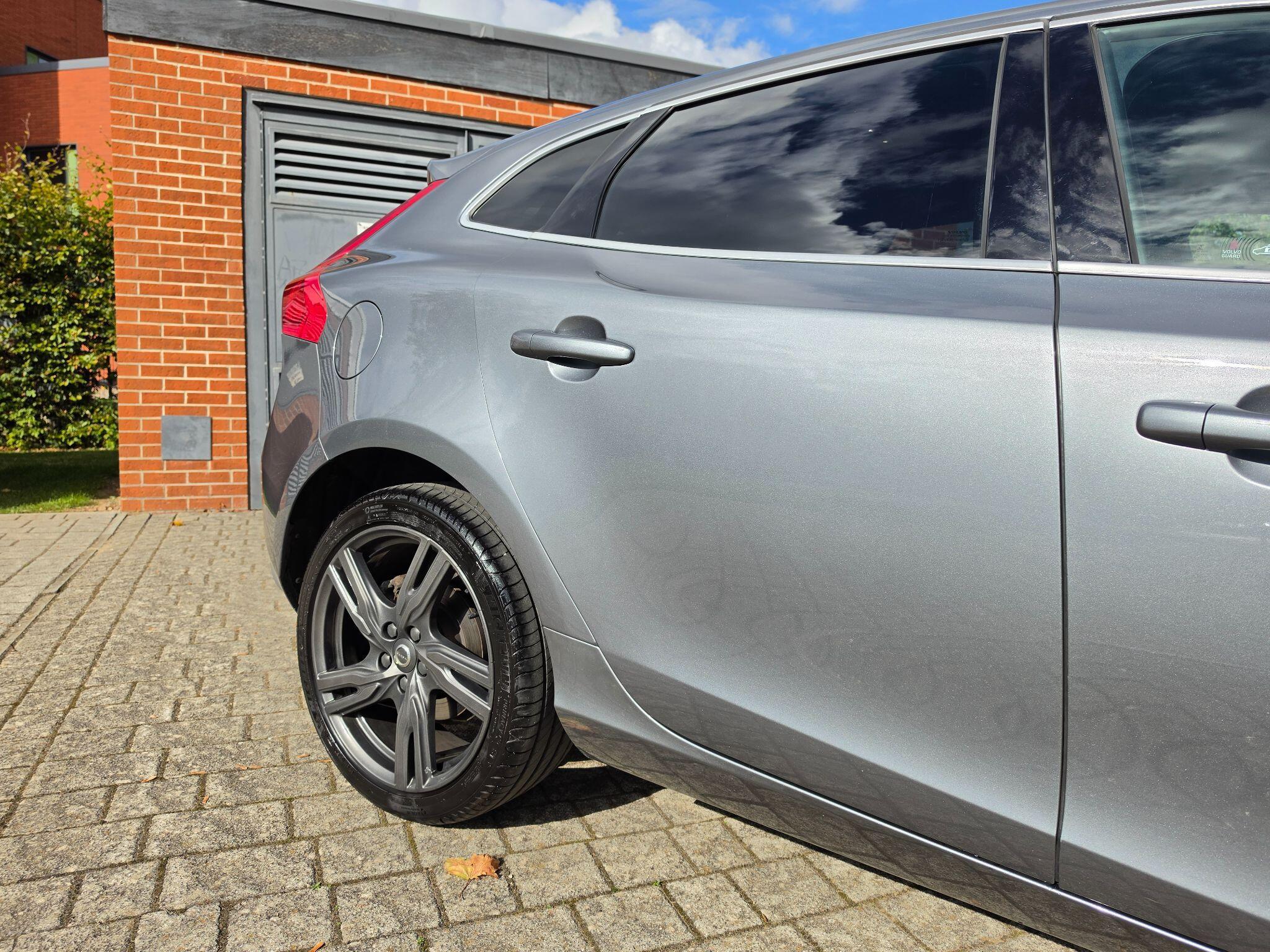 Volvo V40 - Image 18