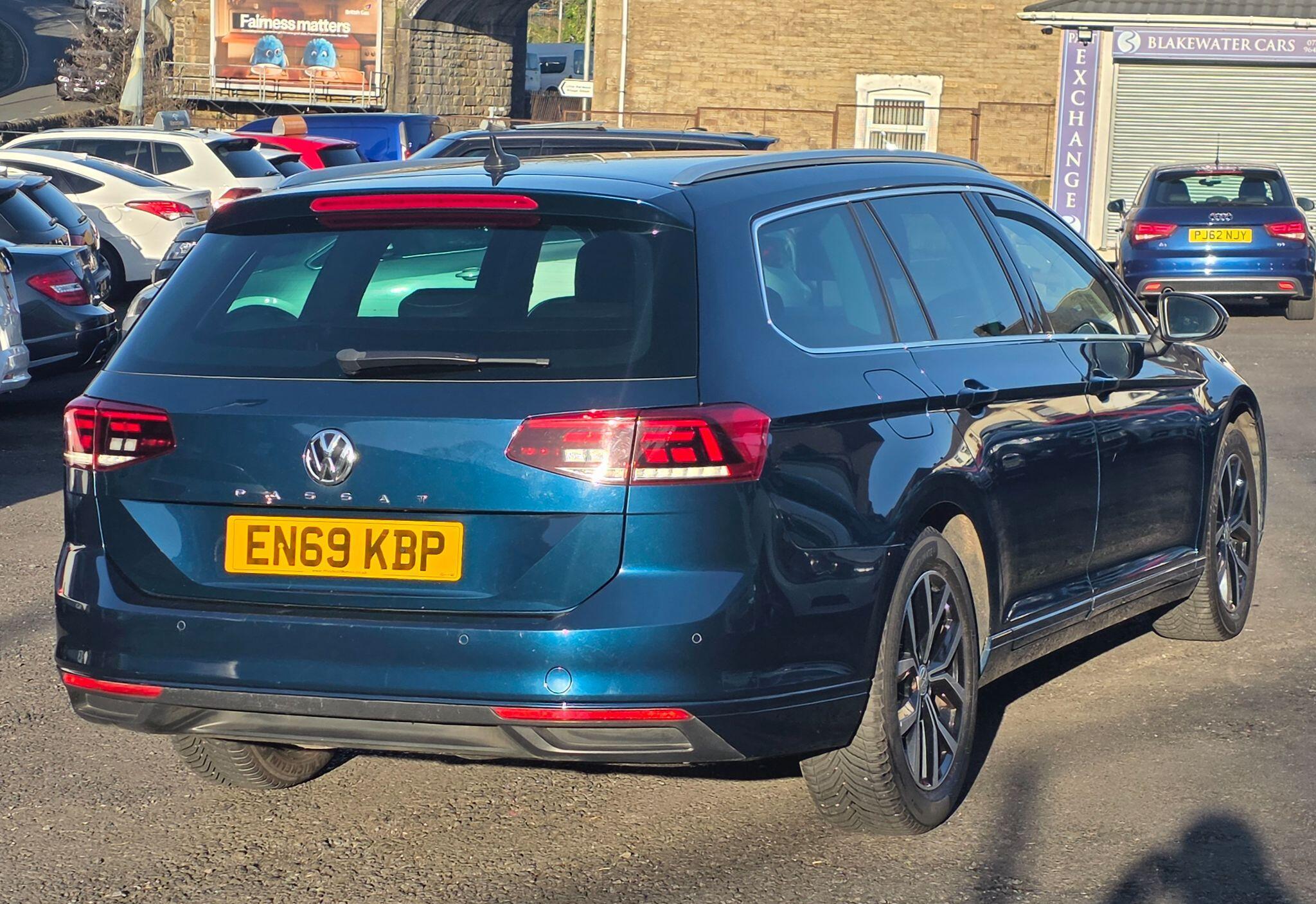 Volkswagen Passat - Image 7