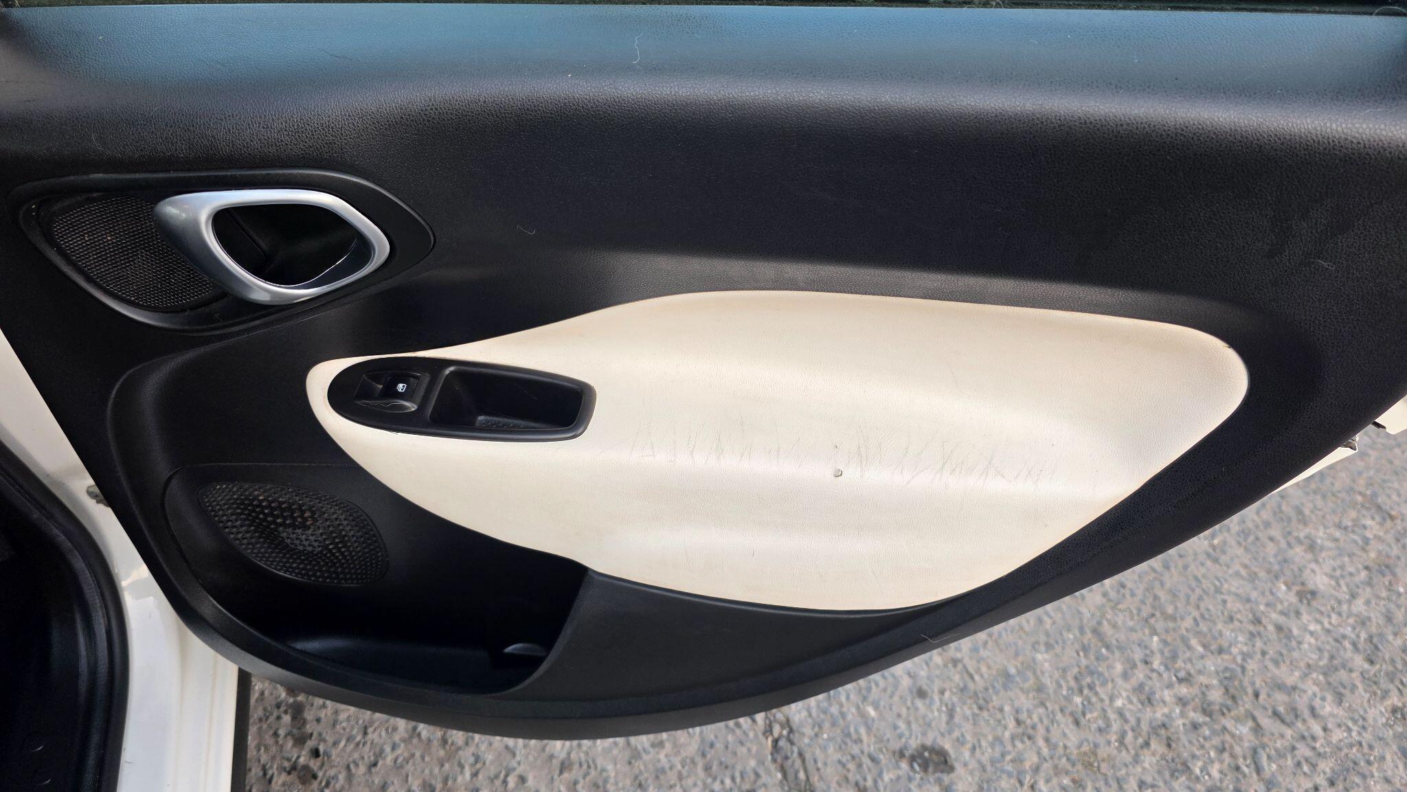 Fiat 500L - Image 25