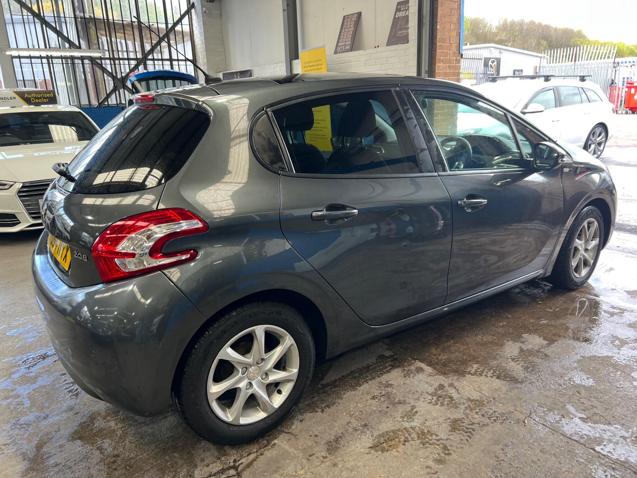 Peugeot 208 - Image 10