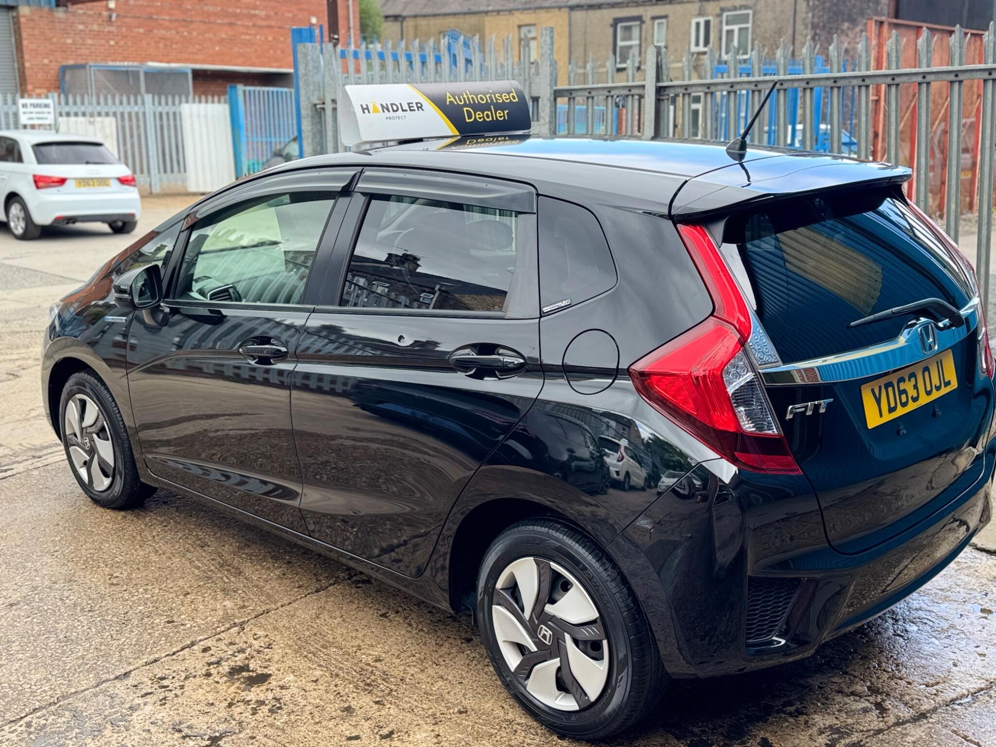 Honda FIT - Image 19