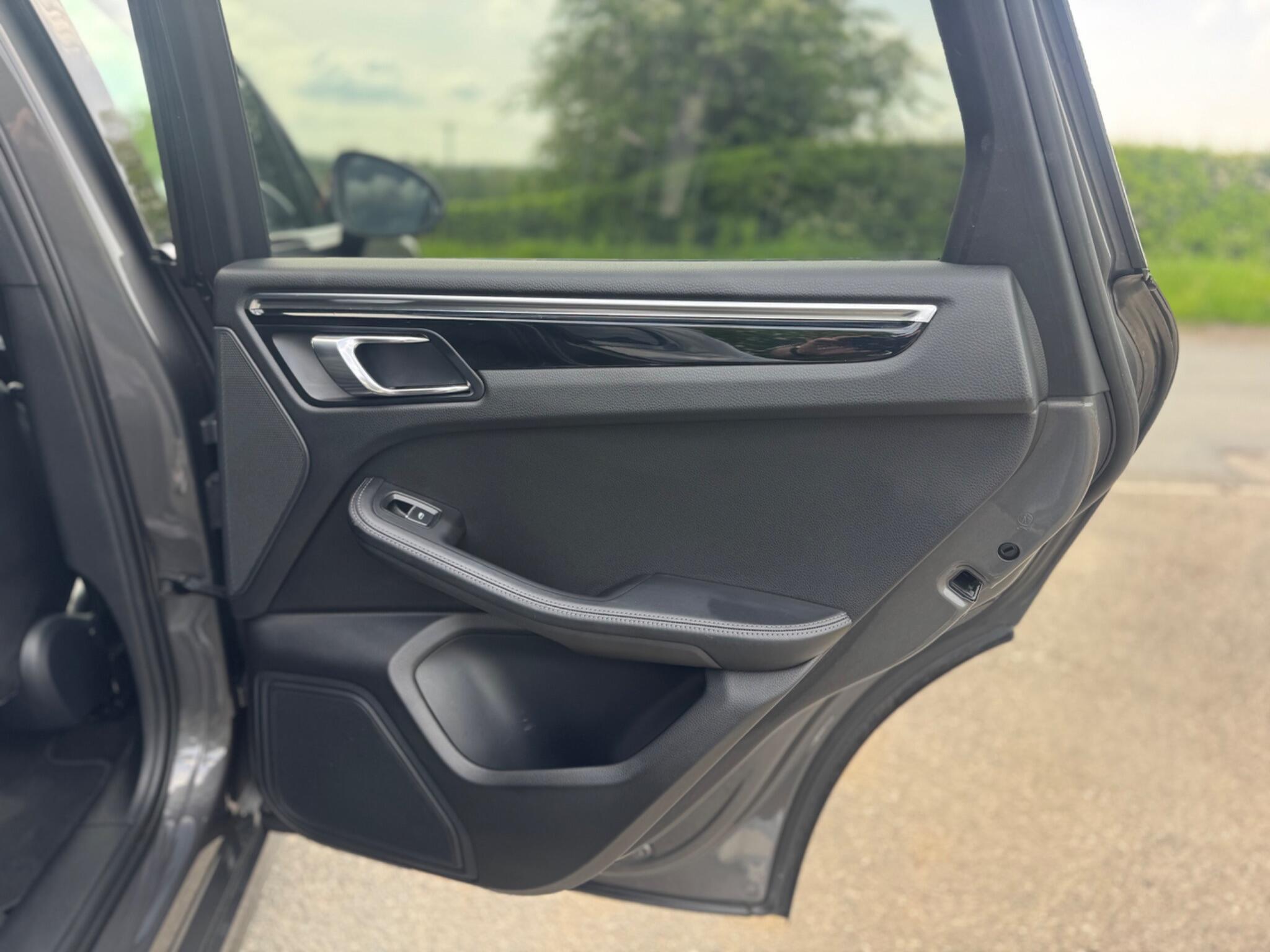 Porsche Macan - Image 42
