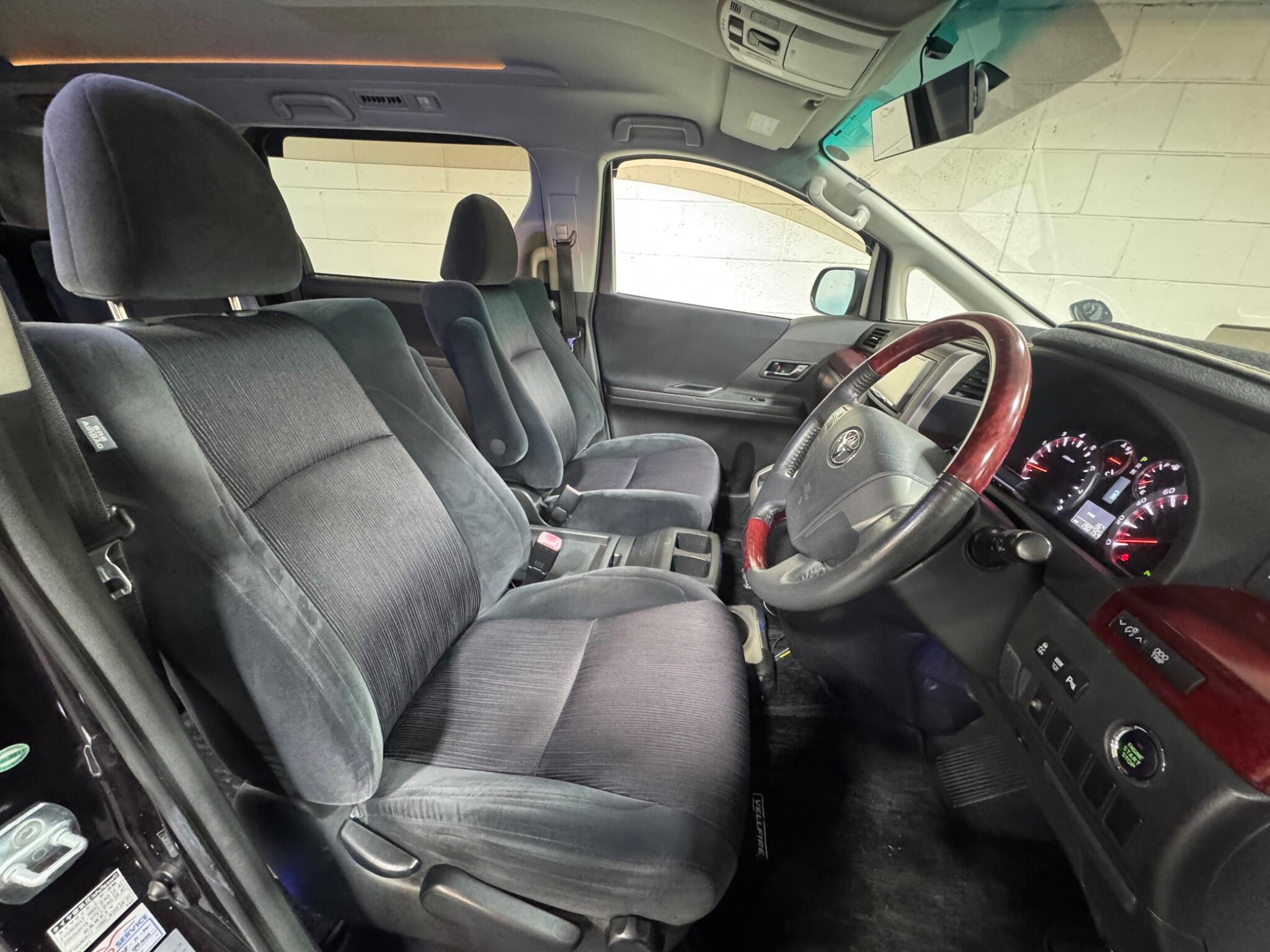 Toyota Vellfire - Image 8