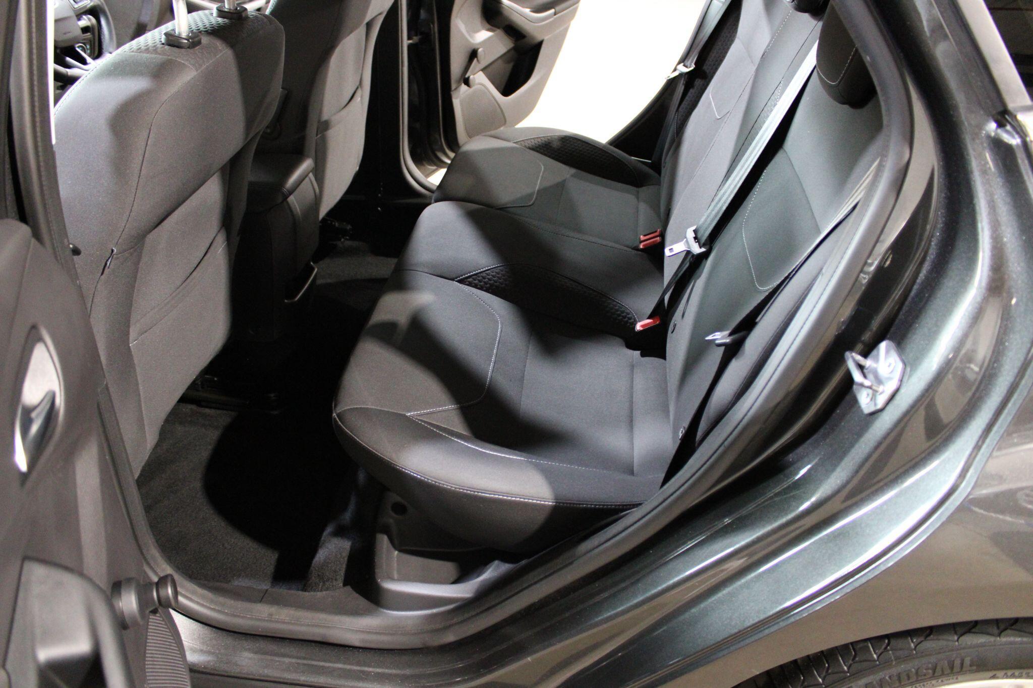 Ford Focus - Image 17
