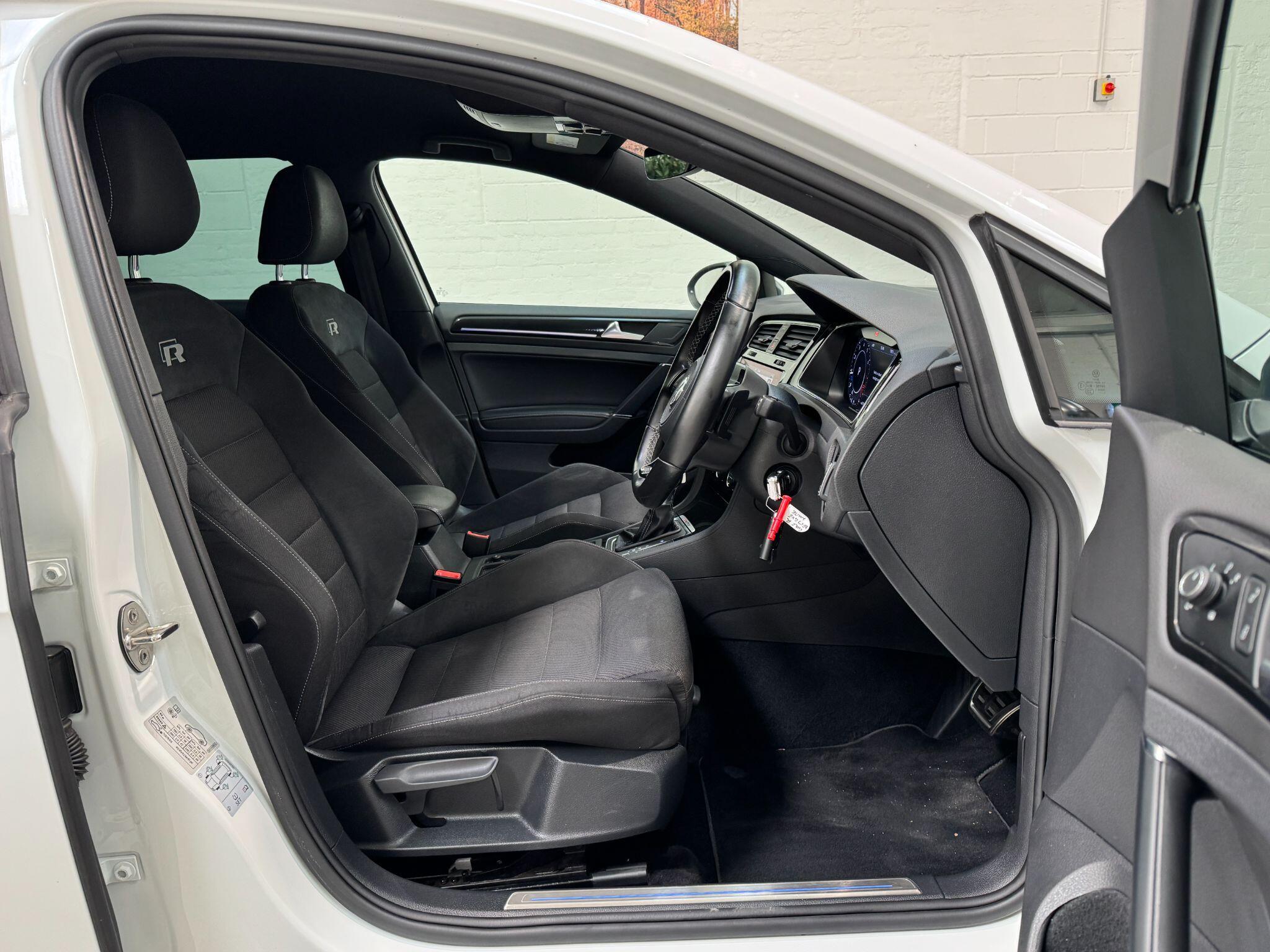 Volkswagen Golf - Image 18