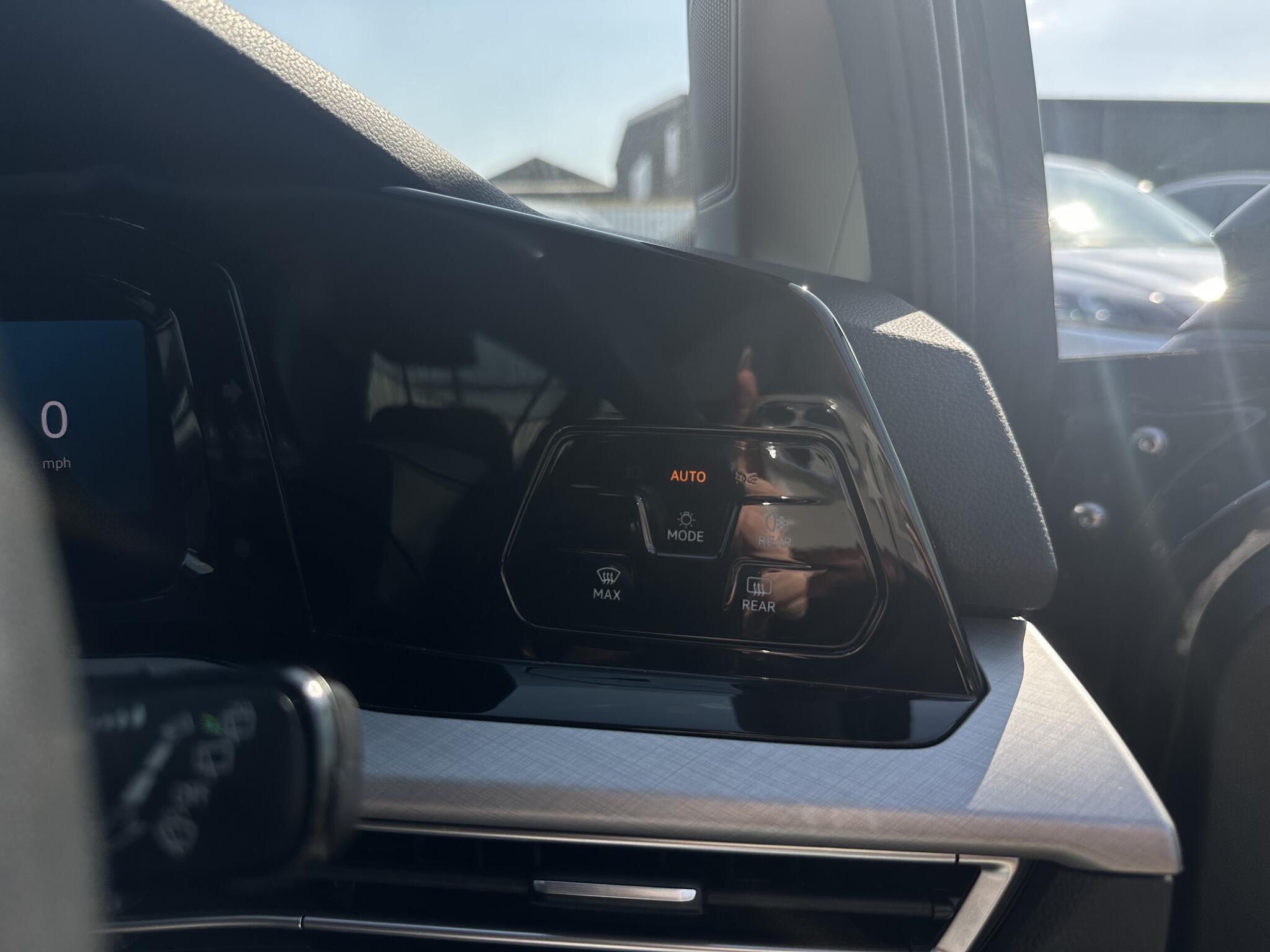 Volkswagen Golf - Image 14
