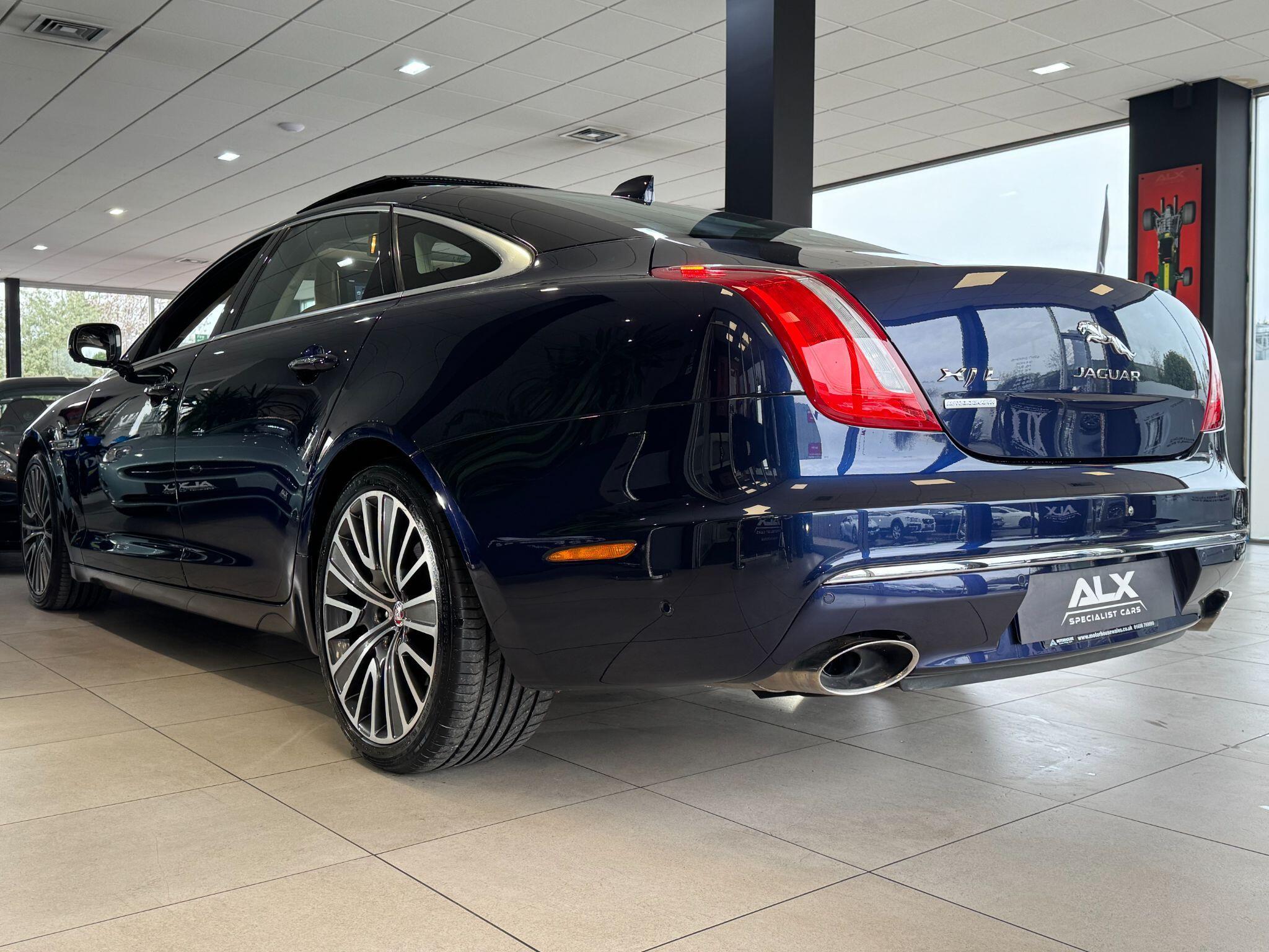 Jaguar XJ - Image 15