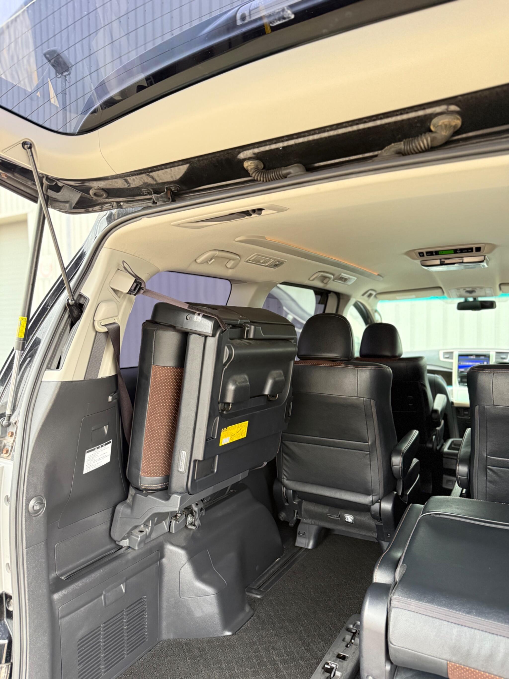 Toyota Alphard - Image 34