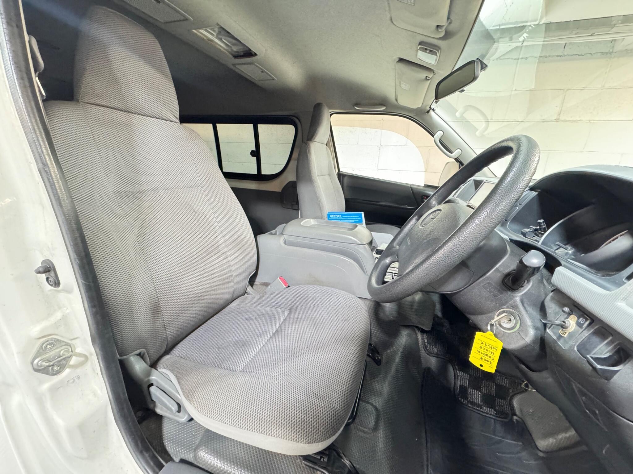 Toyota Hiace - Image 6