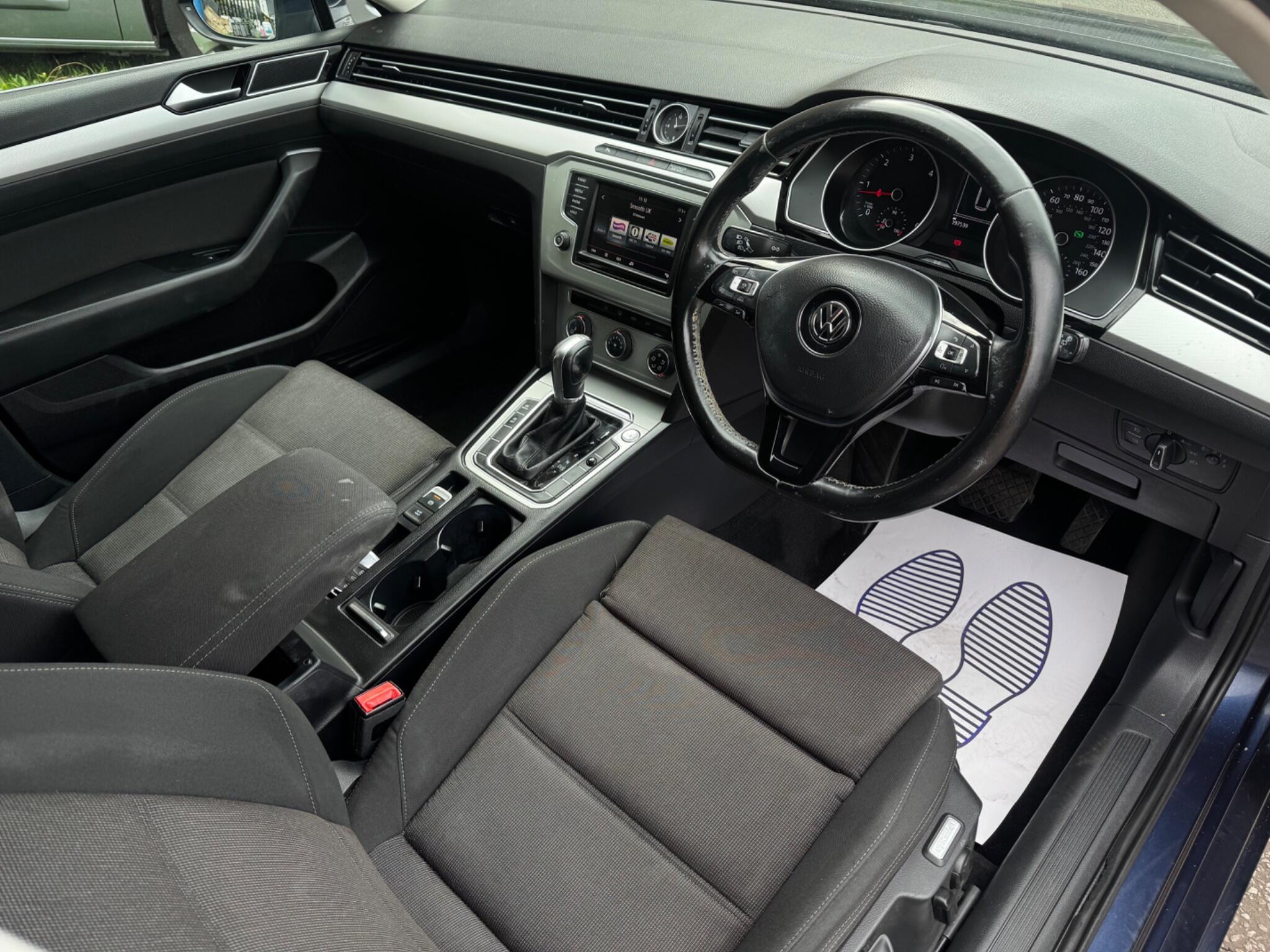 Volkswagen Passat - Image 10
