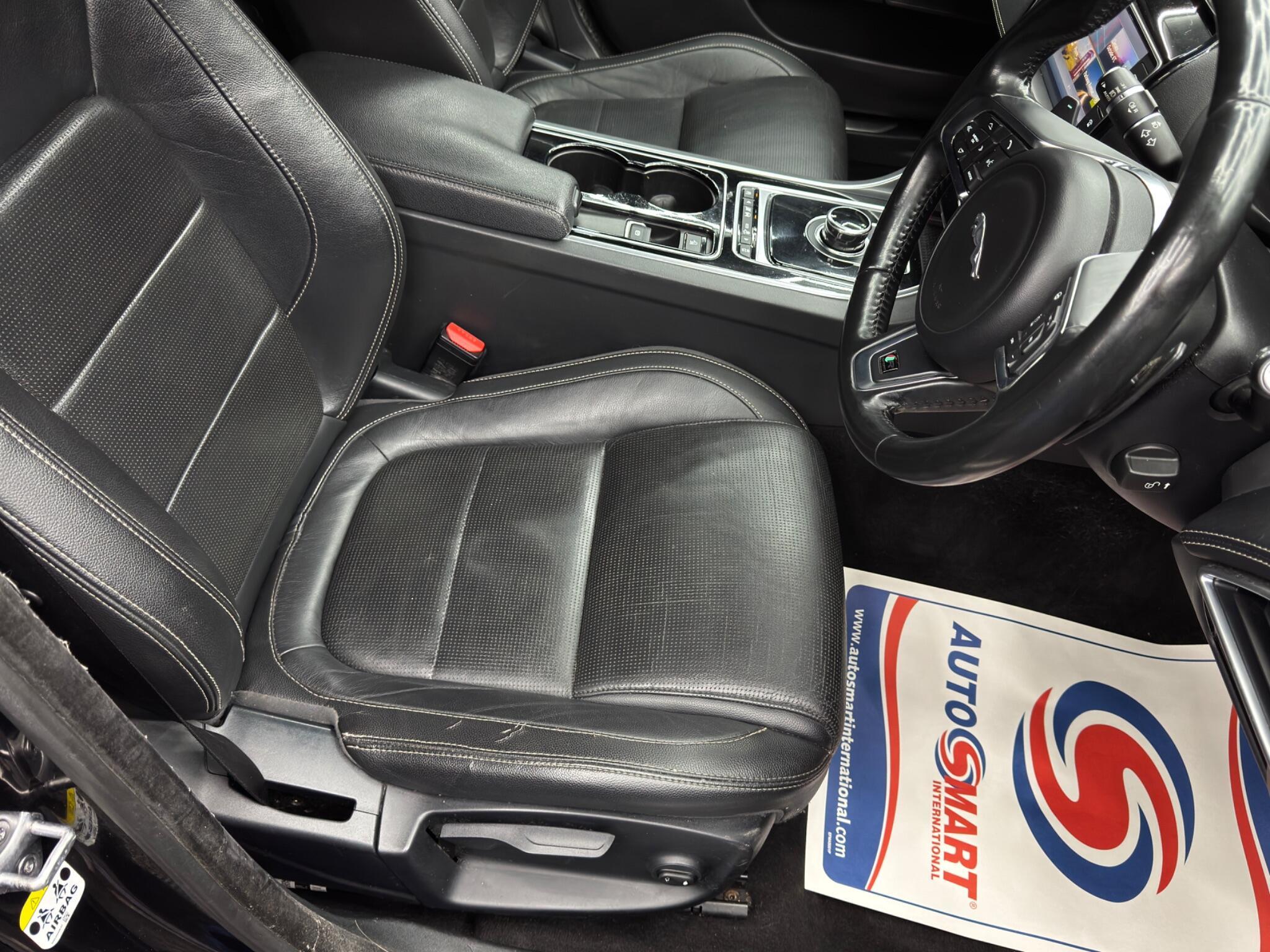 Jaguar XE - Image 13