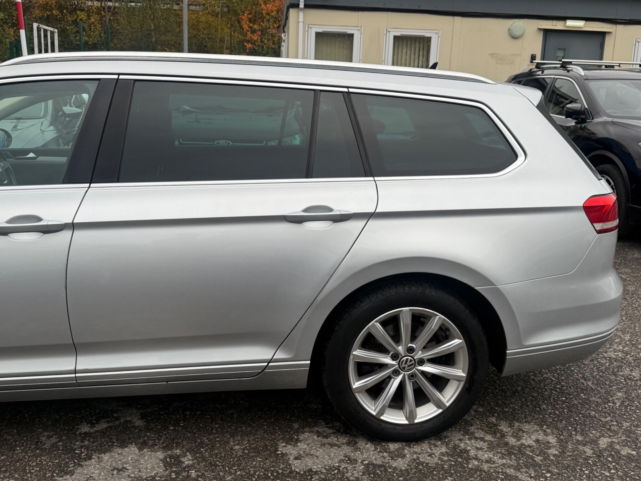 Volkswagen Passat - Image 9