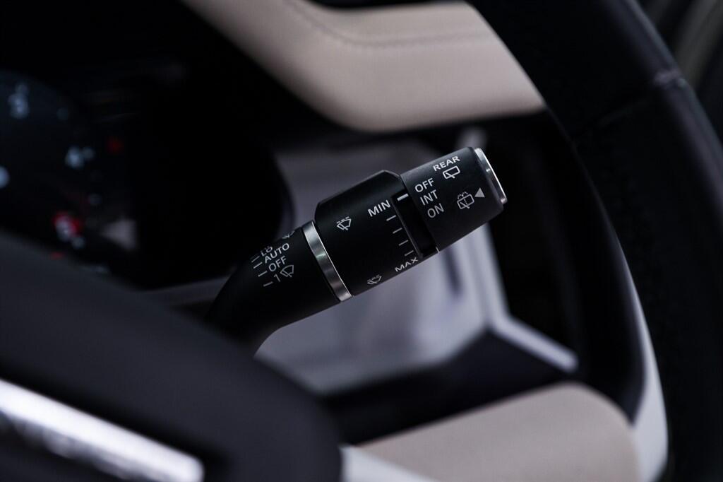 Land Rover Defender 110 - Image 31