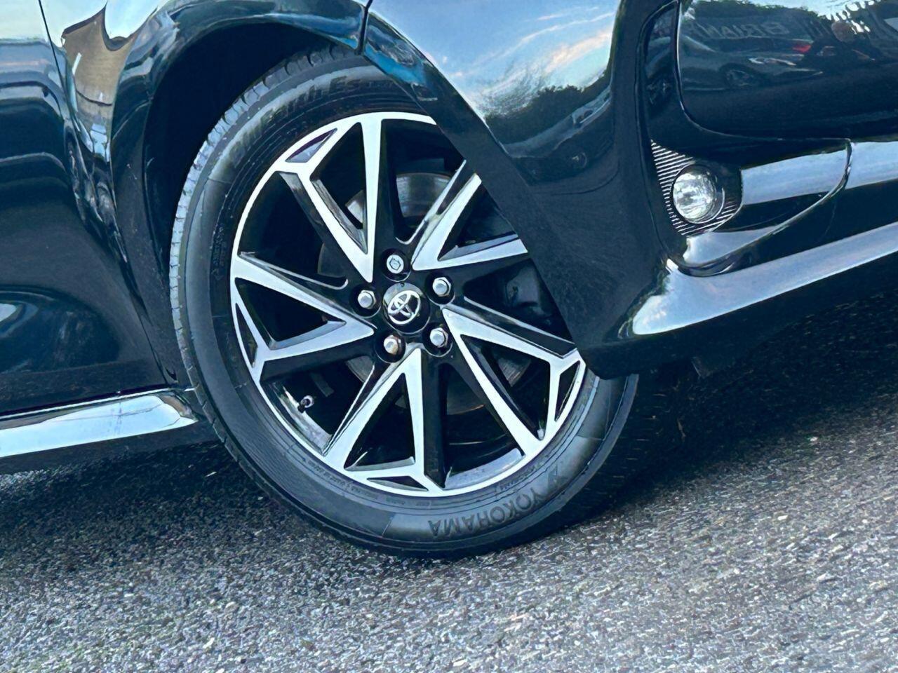 Toyota Yaris - Image 8