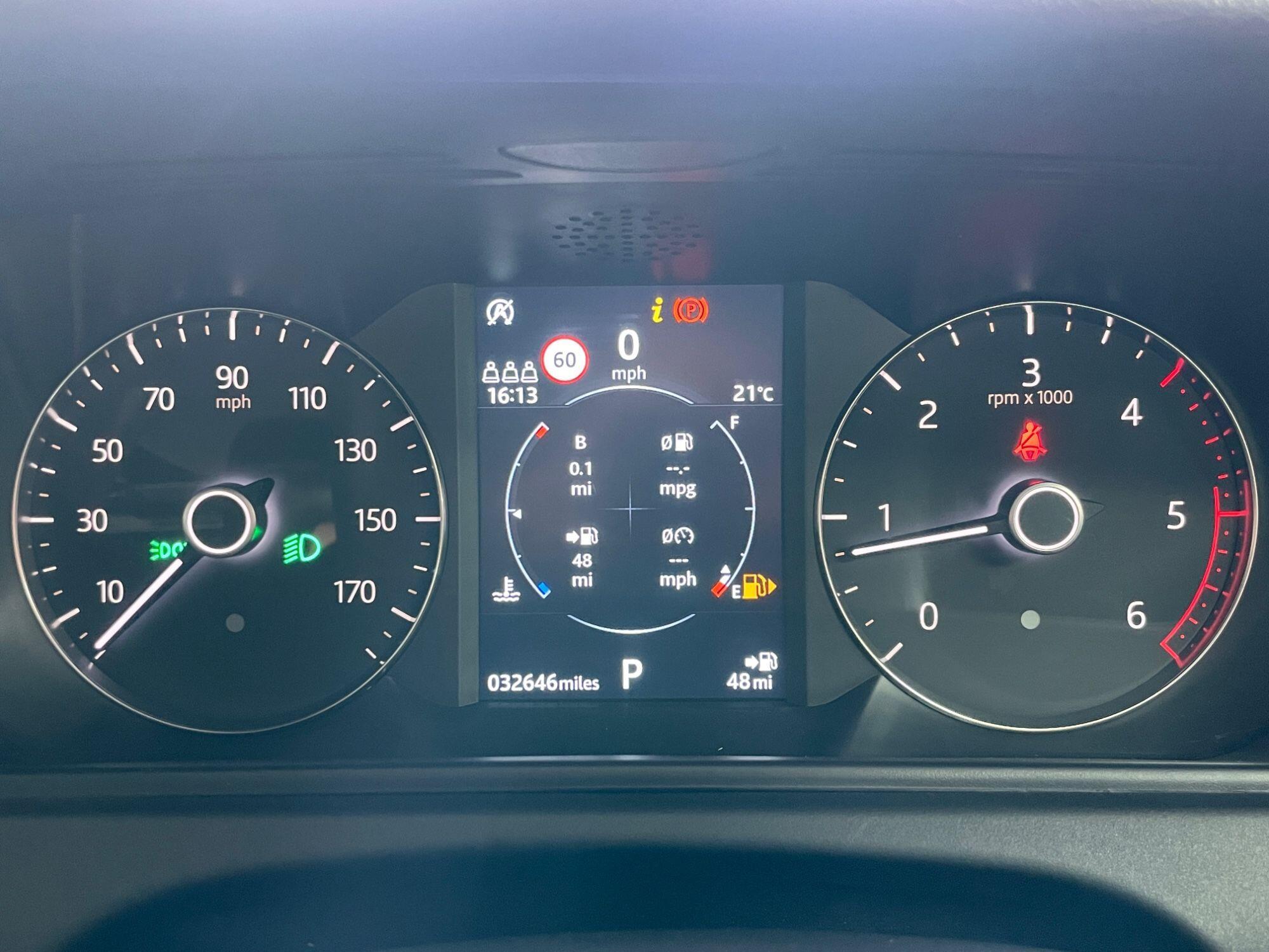 Land Rover Range Rover Velar - Image 36