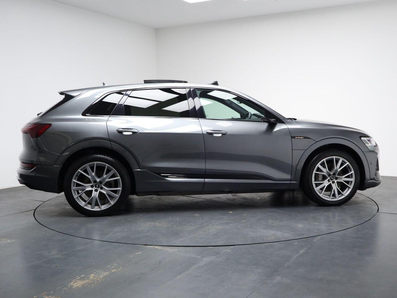 Audi E-Tron - Image 14