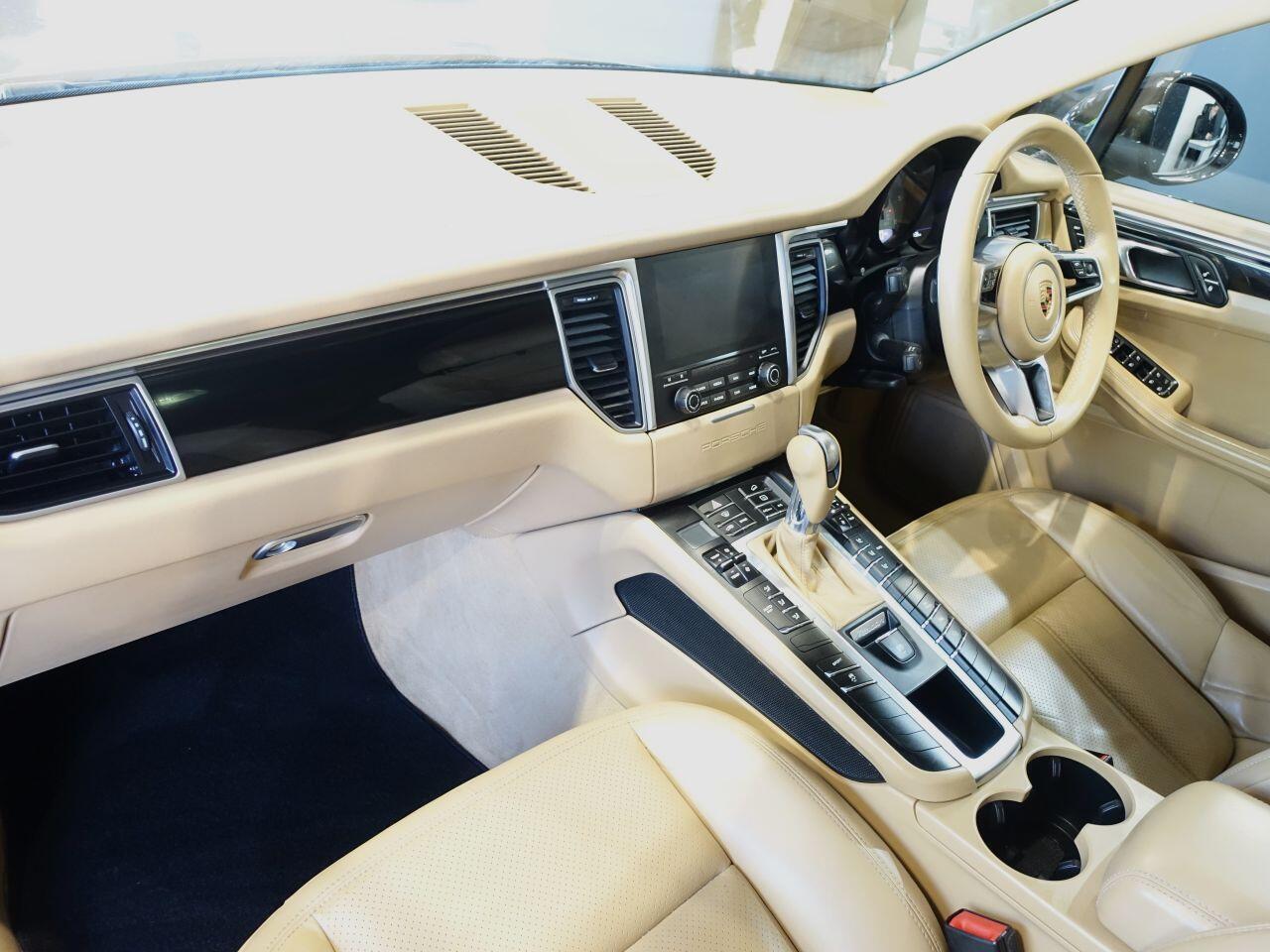 Porsche Macan - Image 12