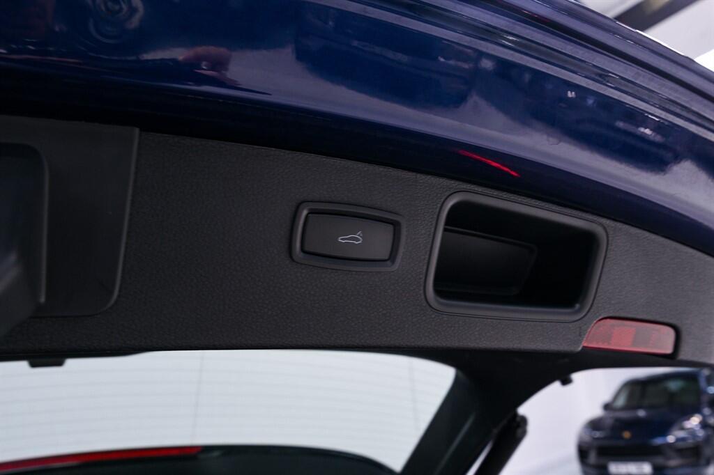 Porsche Macan - Image 29