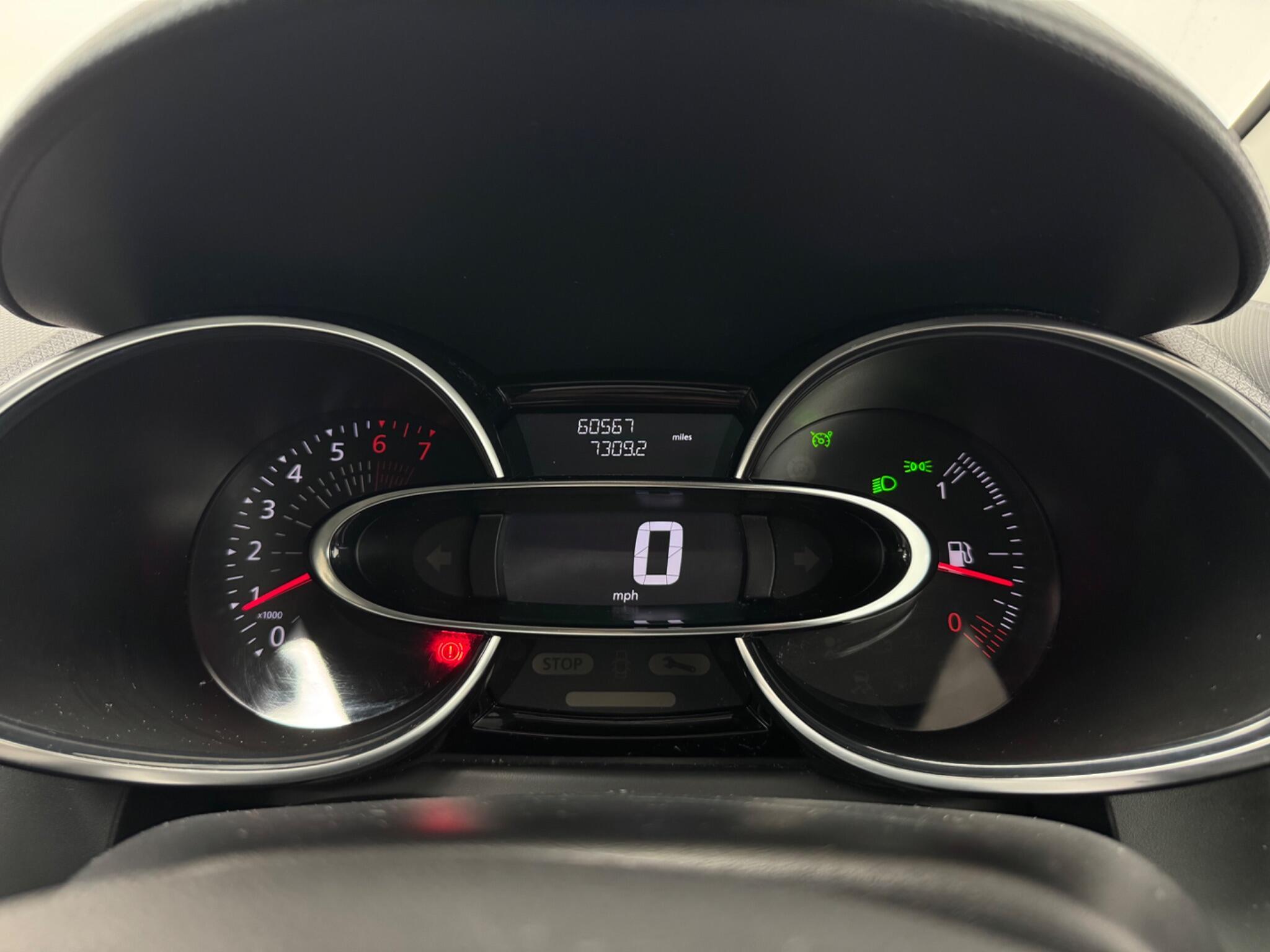 Renault Clio - Image 13