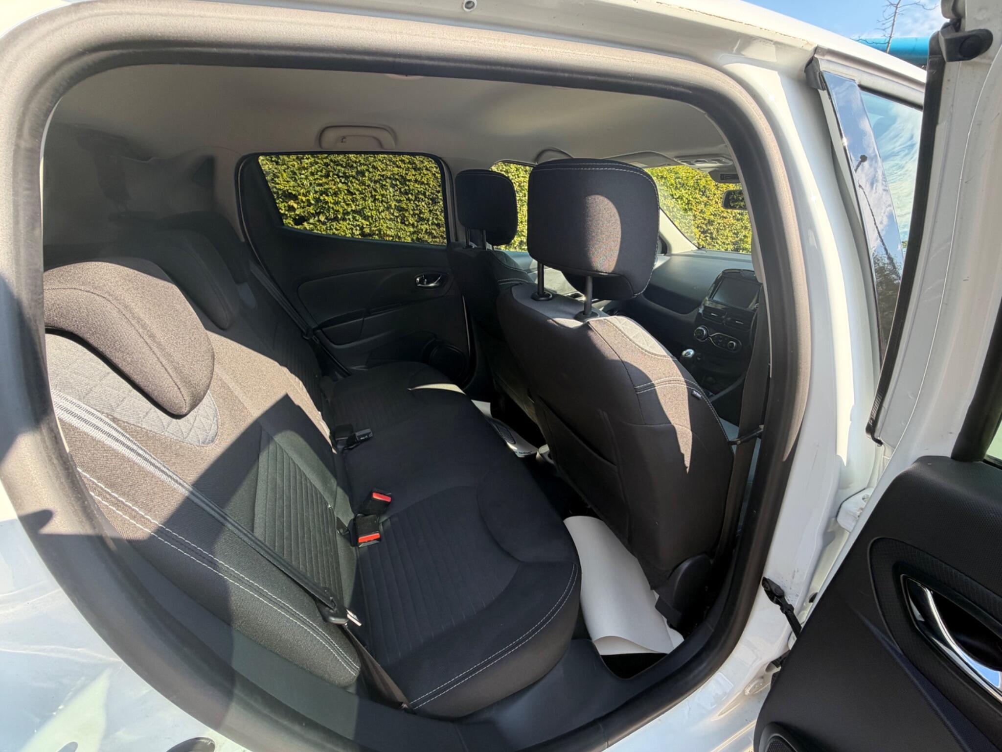 Renault Clio - Image 14