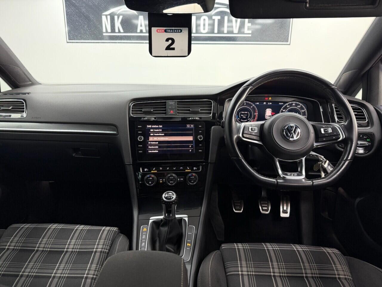 Volkswagen Golf - Image 17