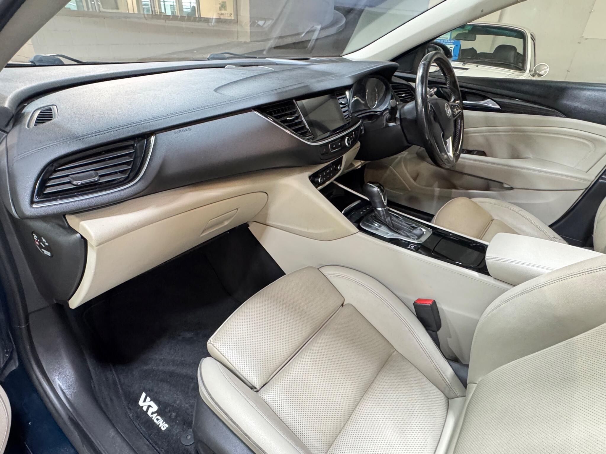 Vauxhall Insignia - Image 11