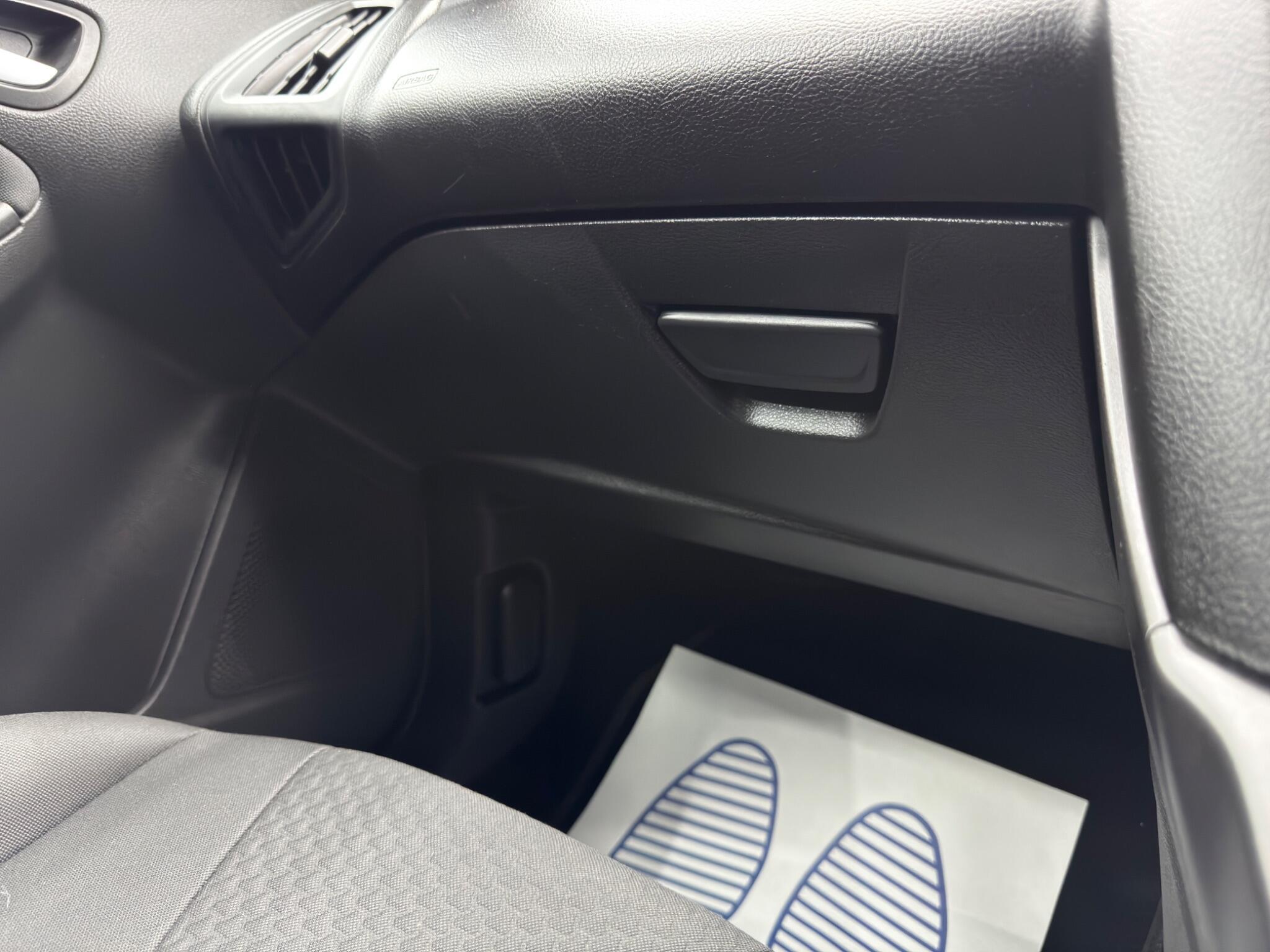Ford Focus - Image 32