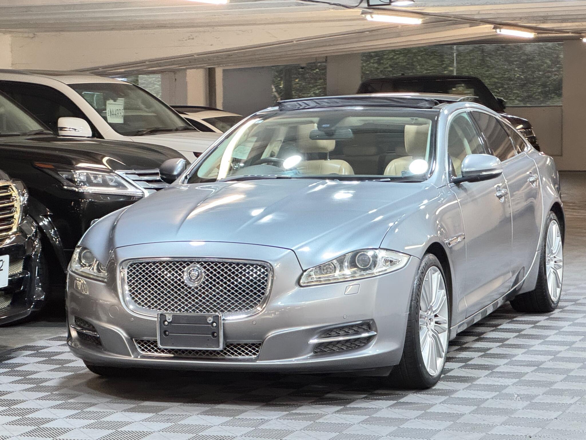 Jaguar XJ - Image 6