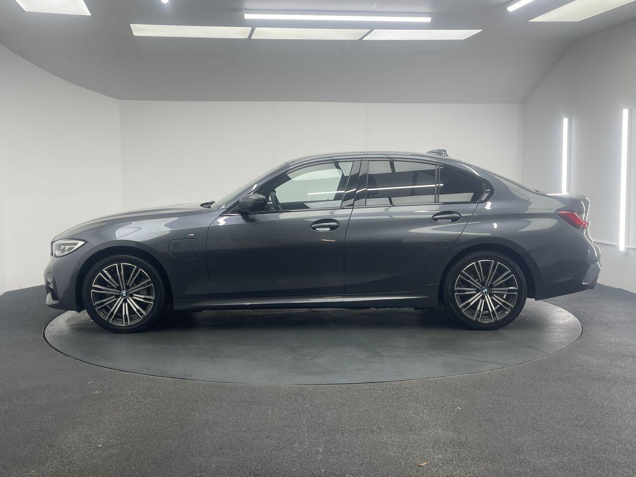 BMW 3 Series - Image 7