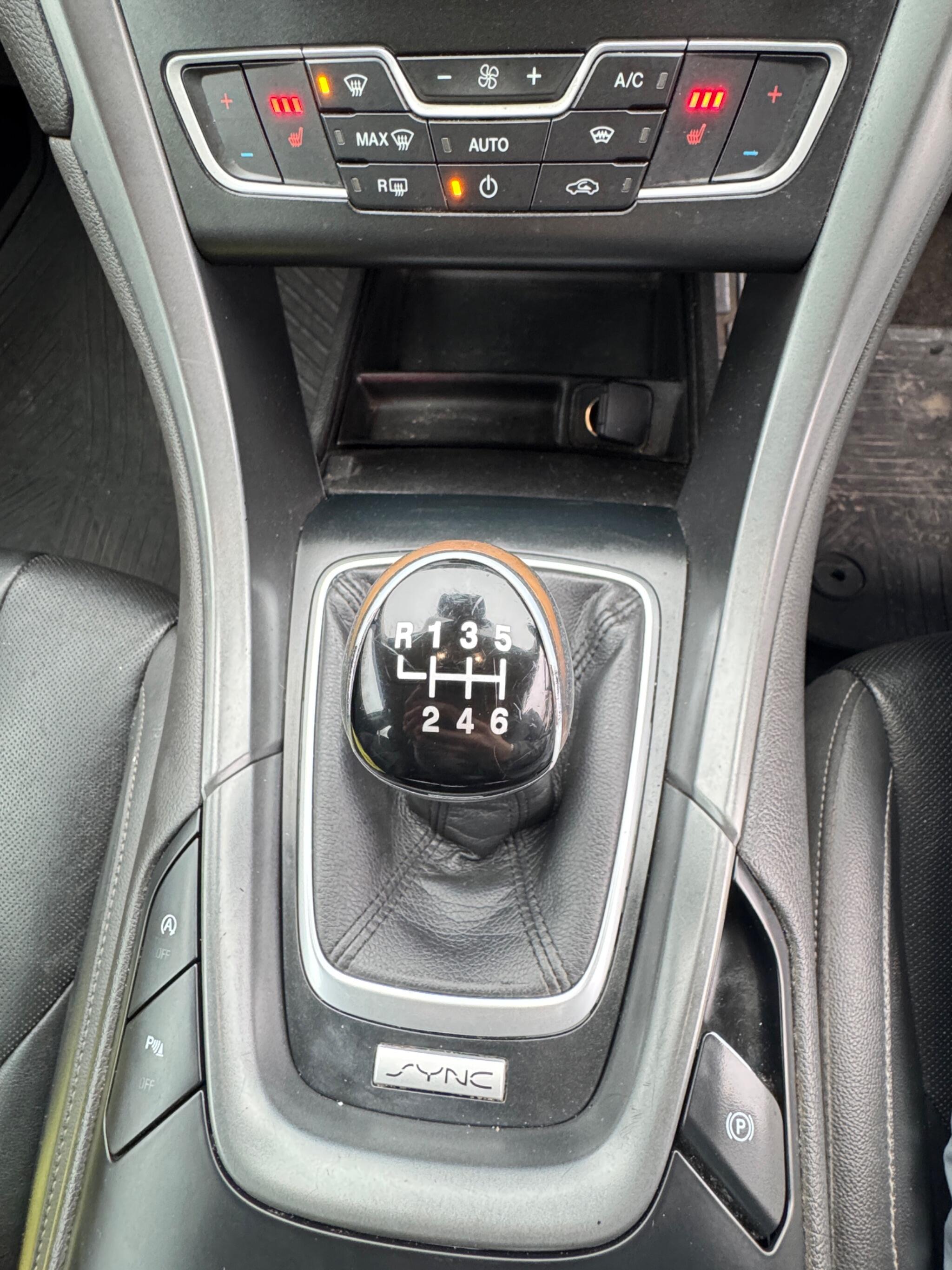 Ford Mondeo - Image 42