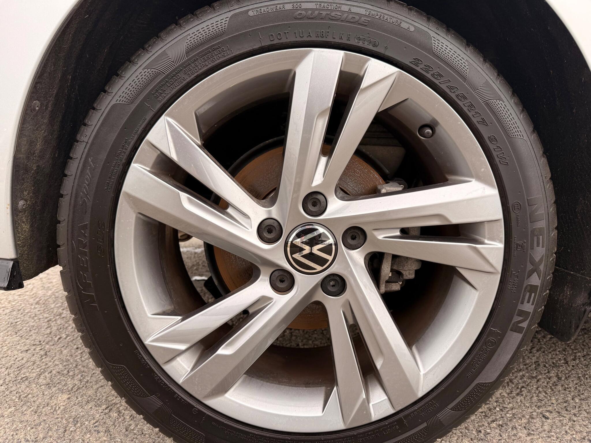 Volkswagen Golf - Image 11