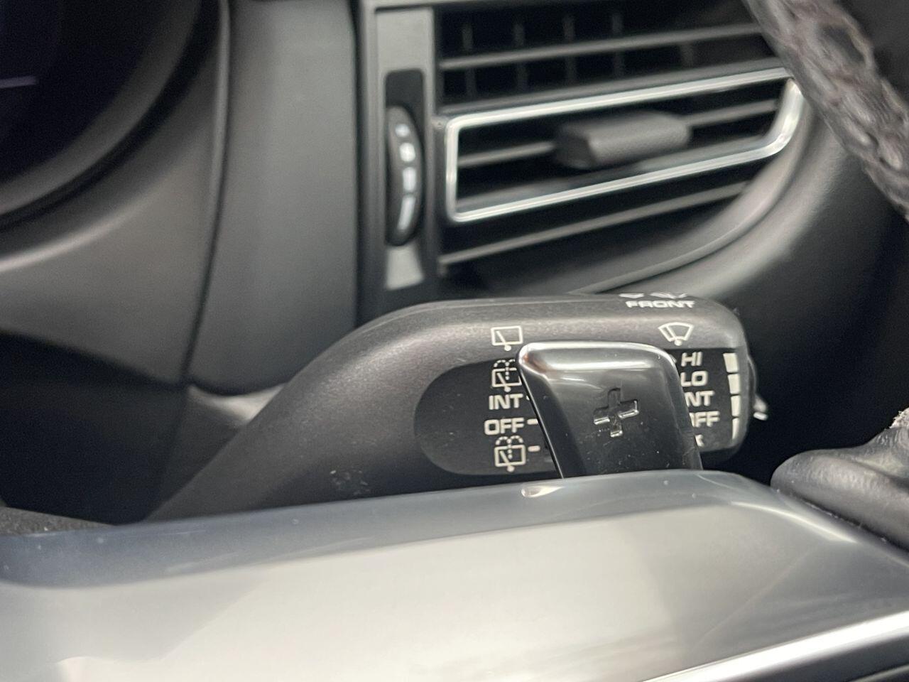 Porsche Macan - Image 37