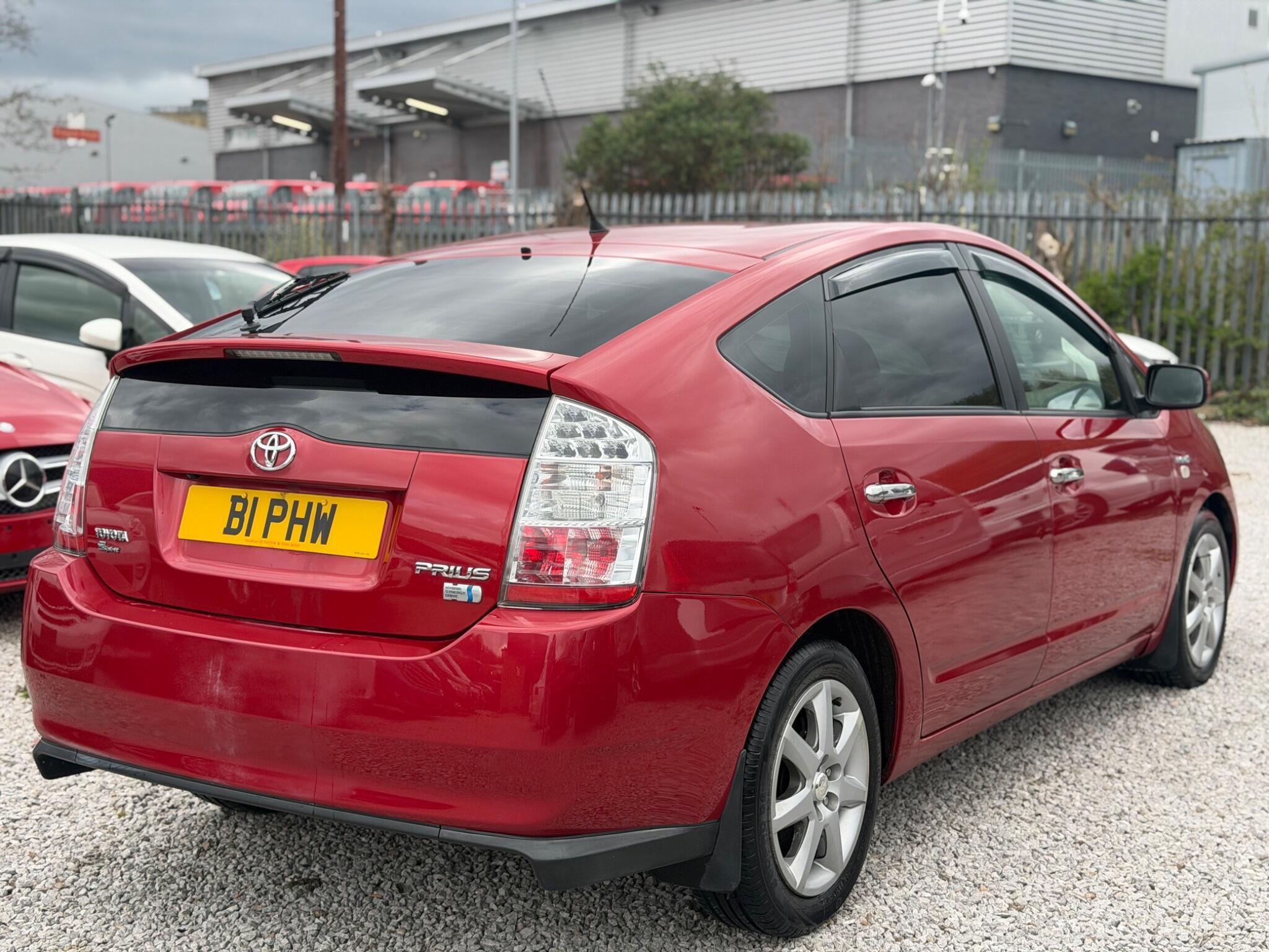 Toyota Prius - Image 10