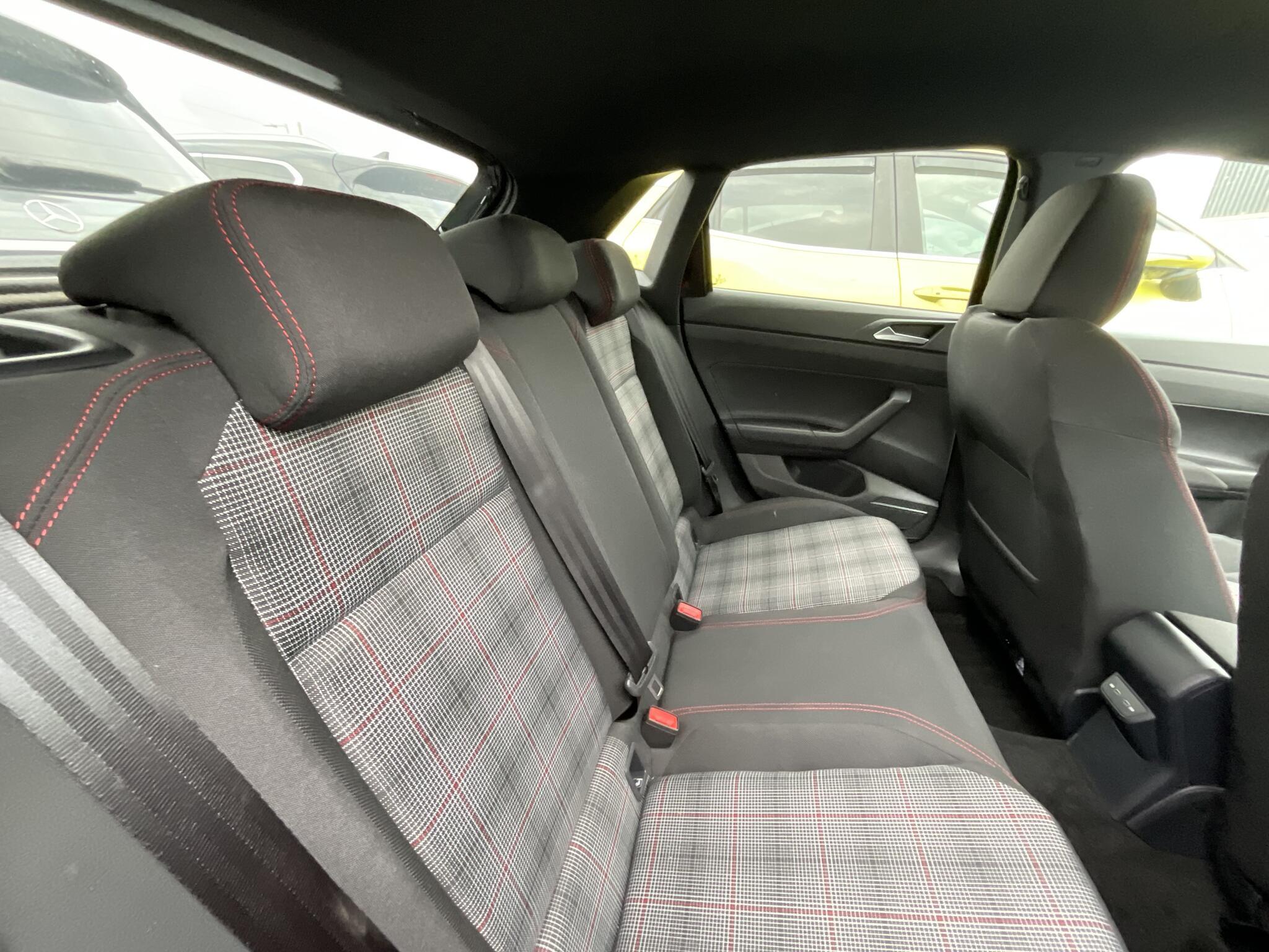 Volkswagen Polo - Image 11