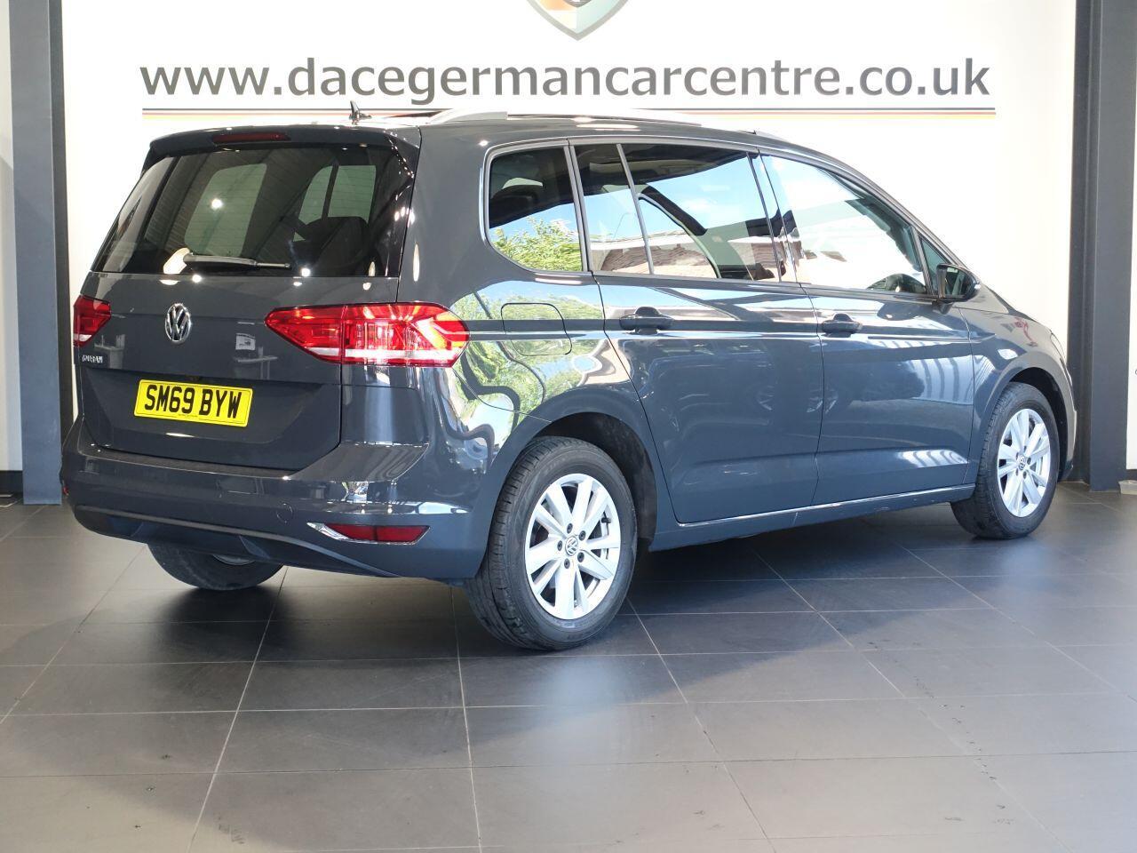 Volkswagen Touran - Image 7