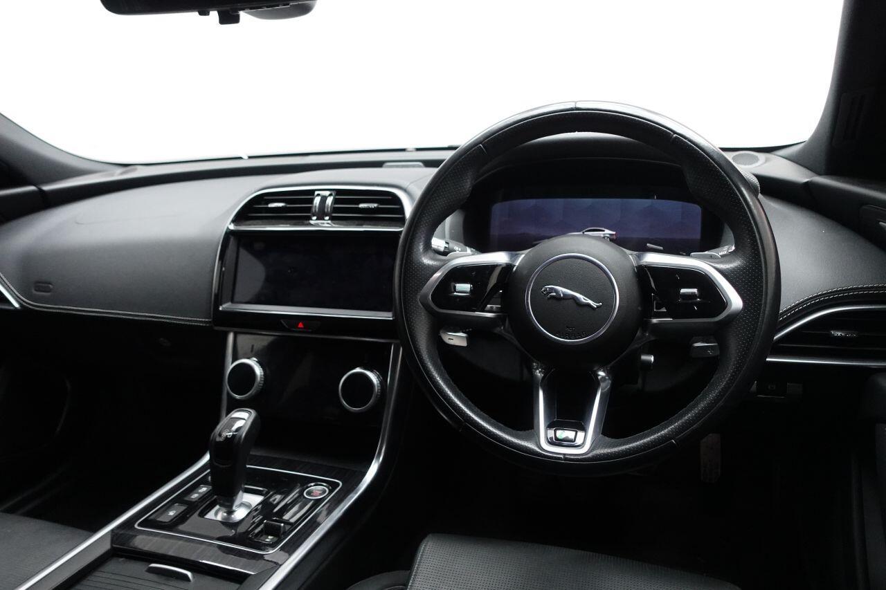 Jaguar XE - Image 15