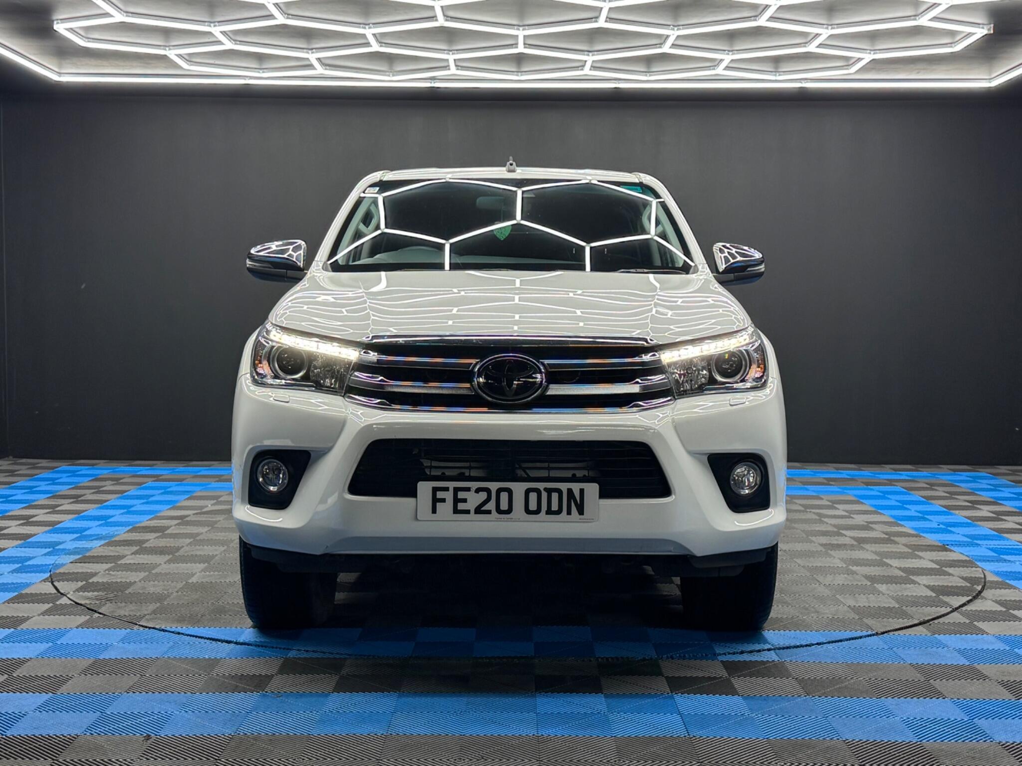 Toyota Hilux - Image 2