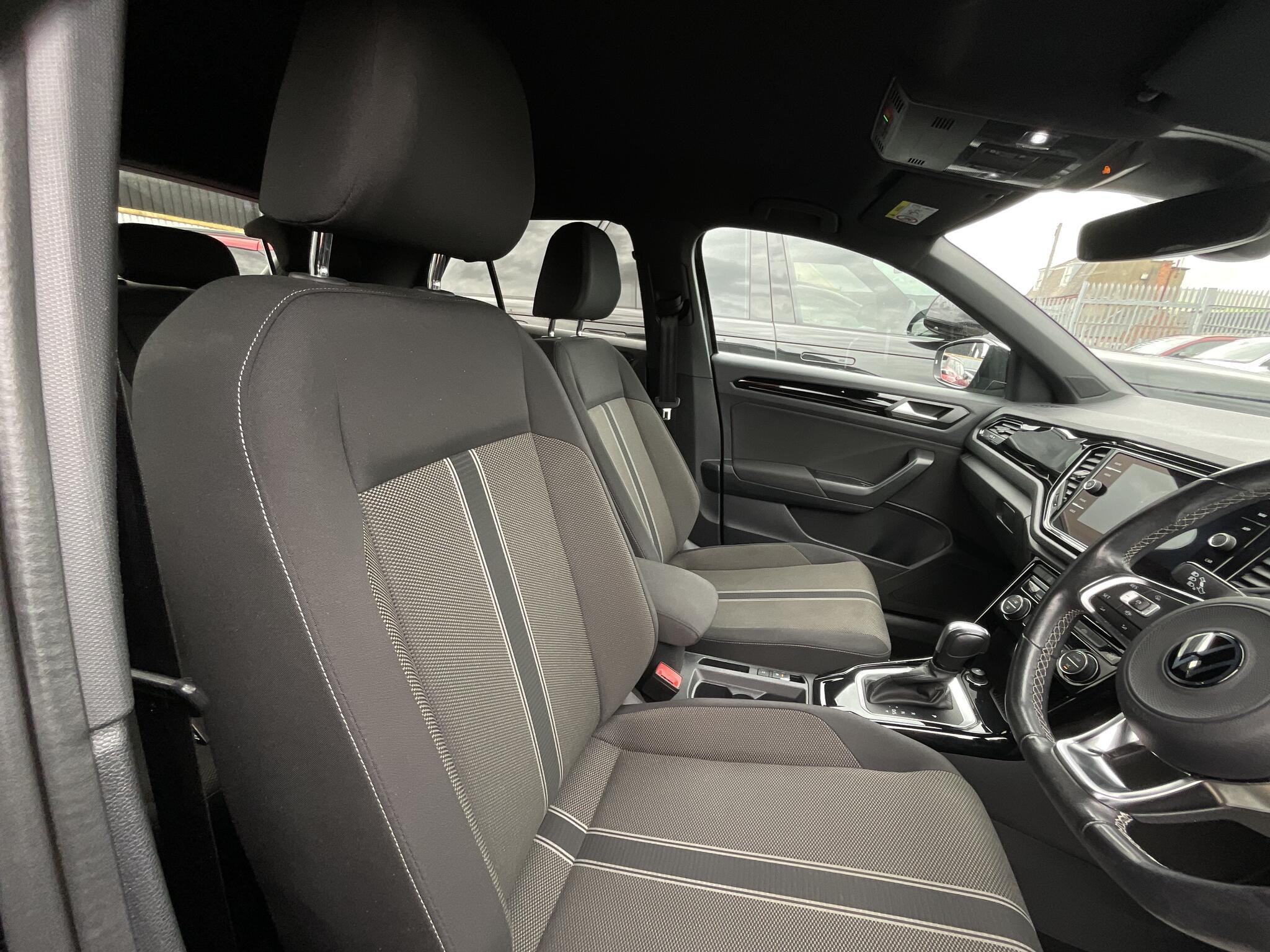 Volkswagen T-Roc - Image 8