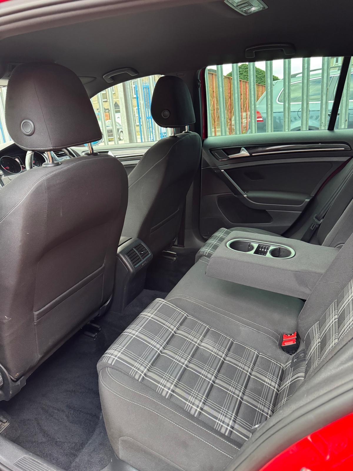 Volkswagen Golf - Image 32