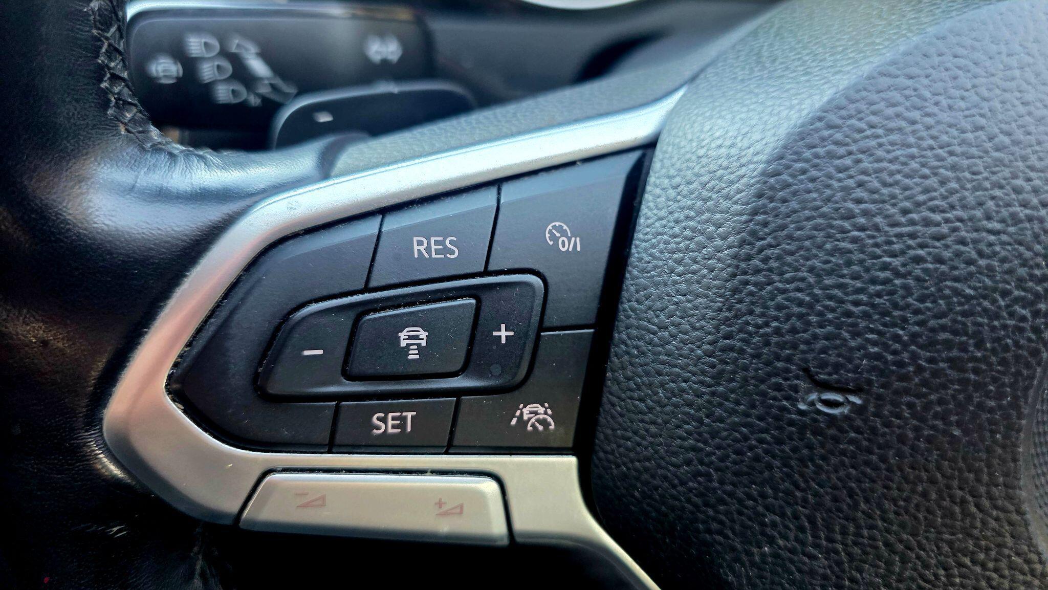 Volkswagen Passat - Image 29